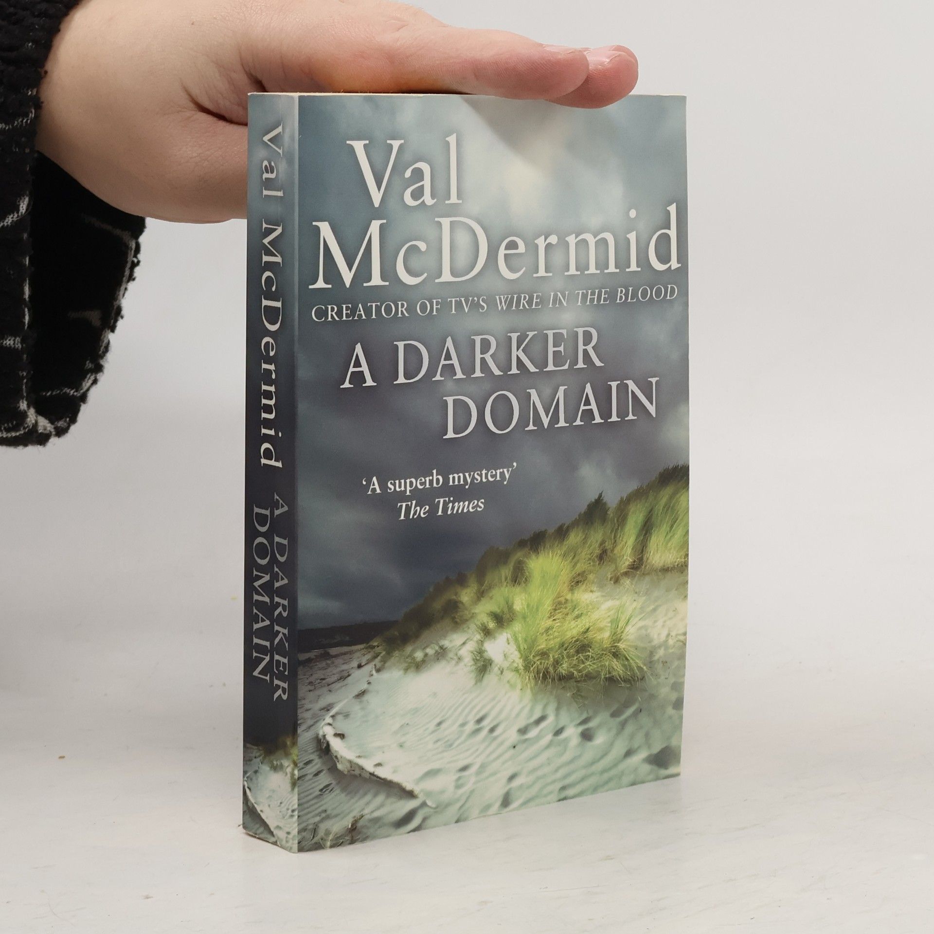 Val McDermid Karen Pirie 2. A Darker Domain