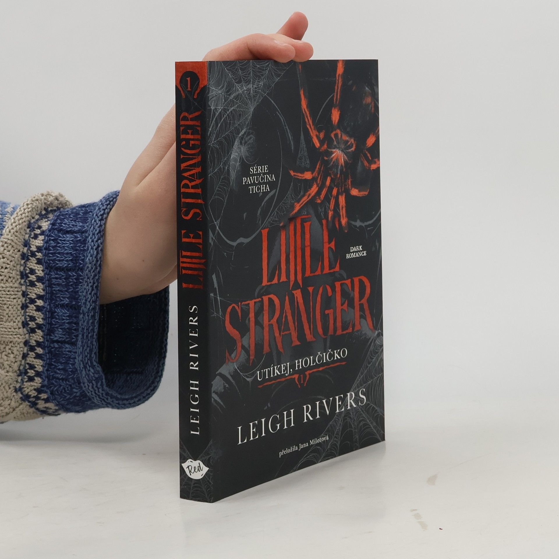 Leigh Rivers Little Stranger Utíkej, holčičko