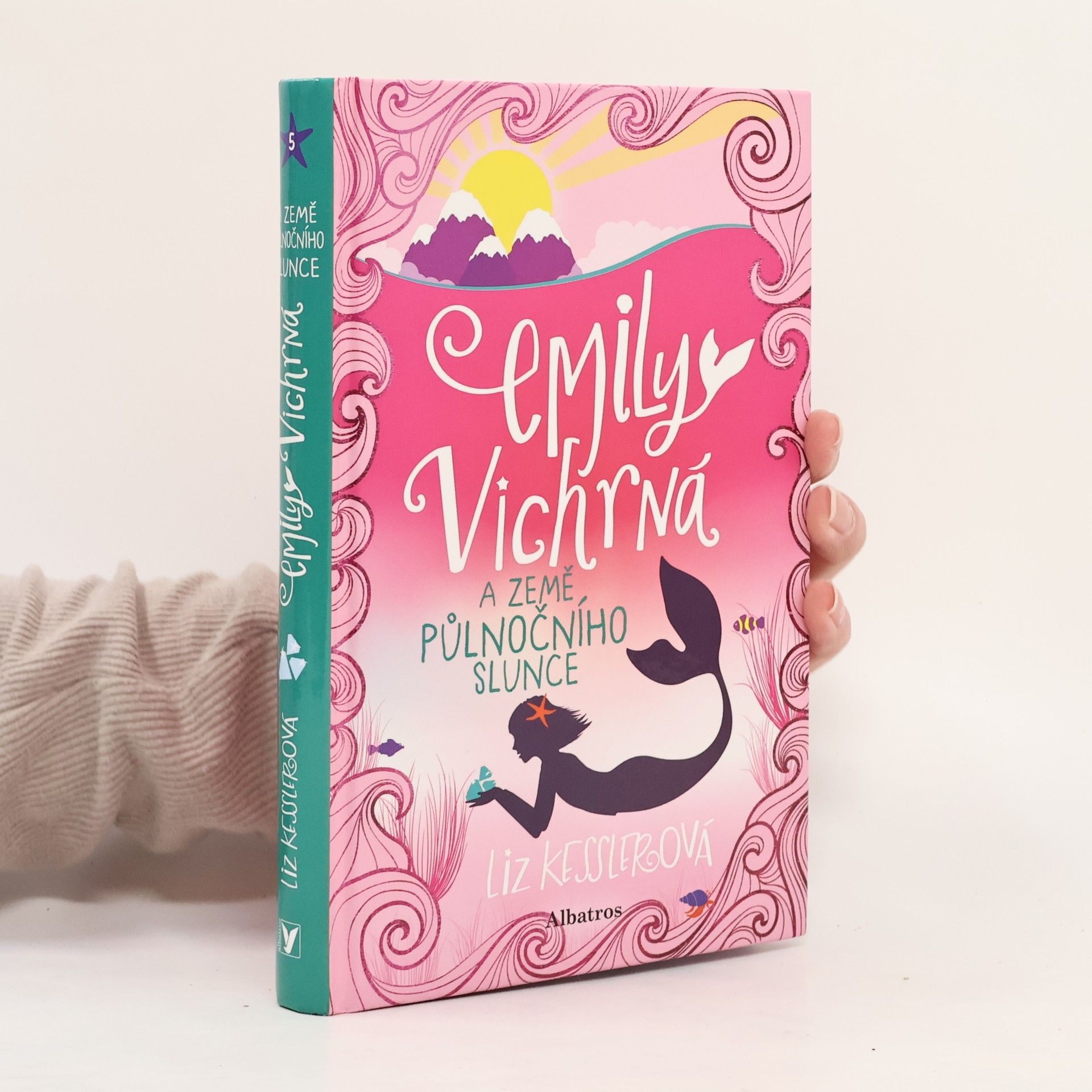 Liz Kessler Emily Vichrná a země půlnočního slunce