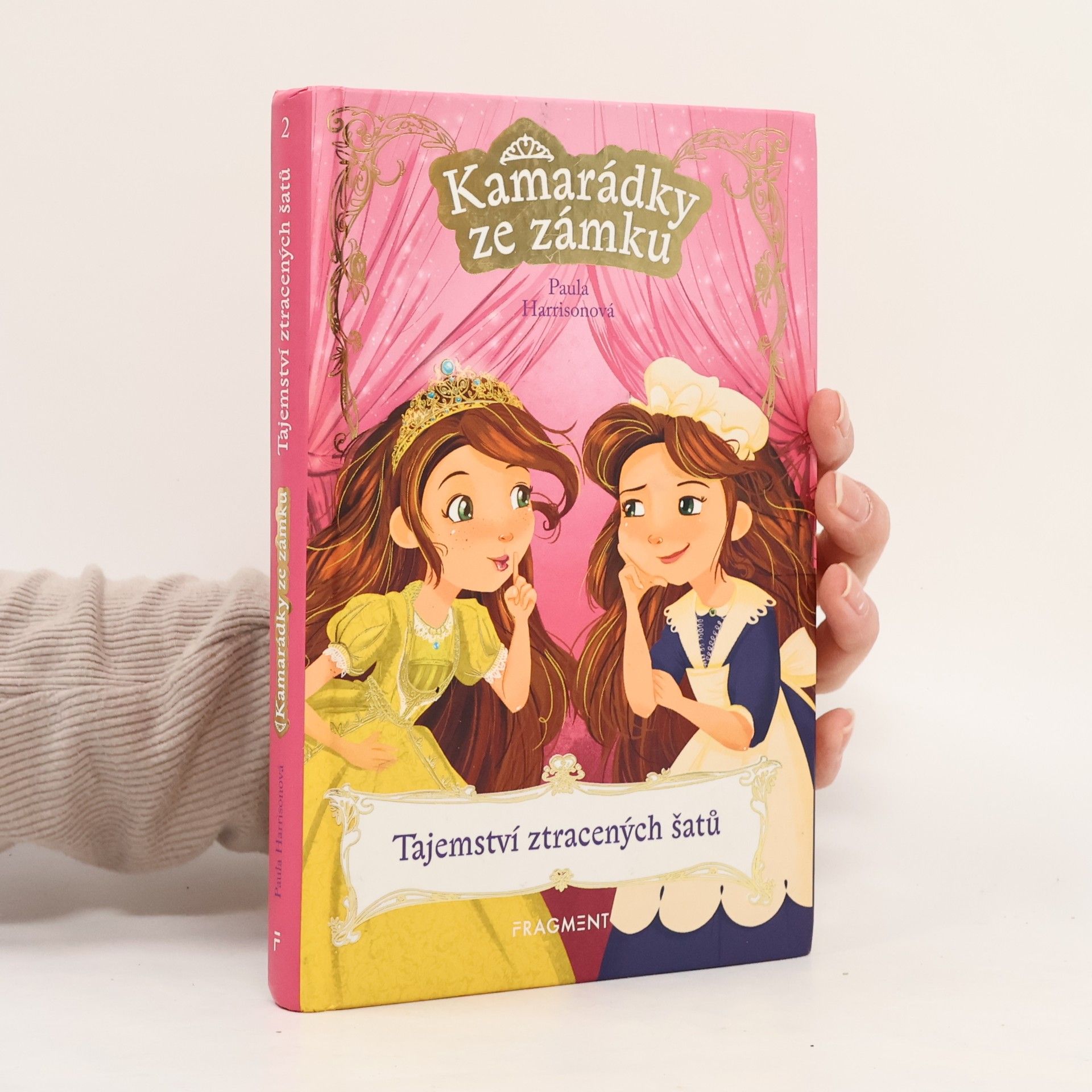 Kamarádky ze zámku. Tajemství ztracených šatů