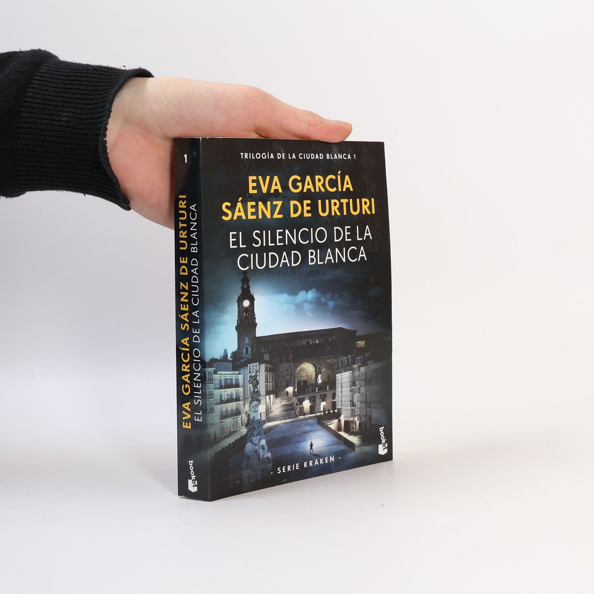 Eva García Sáenz de Urturi El silencio de la ciudad blanca 1