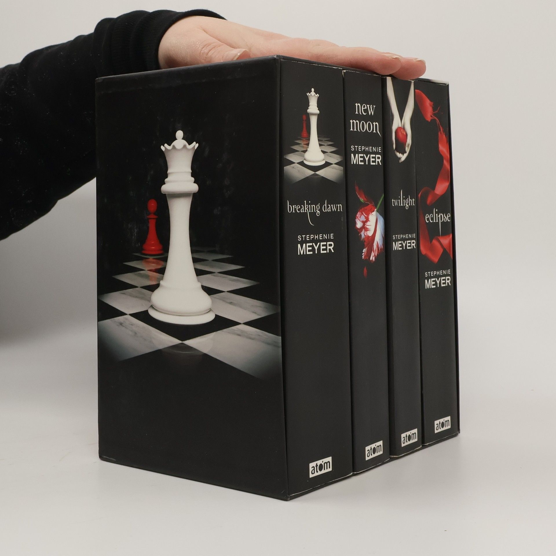 Stephenie Meyer Twilight Saga Box: Twilight. New Moon. Eclipse. Breaking Dawn.