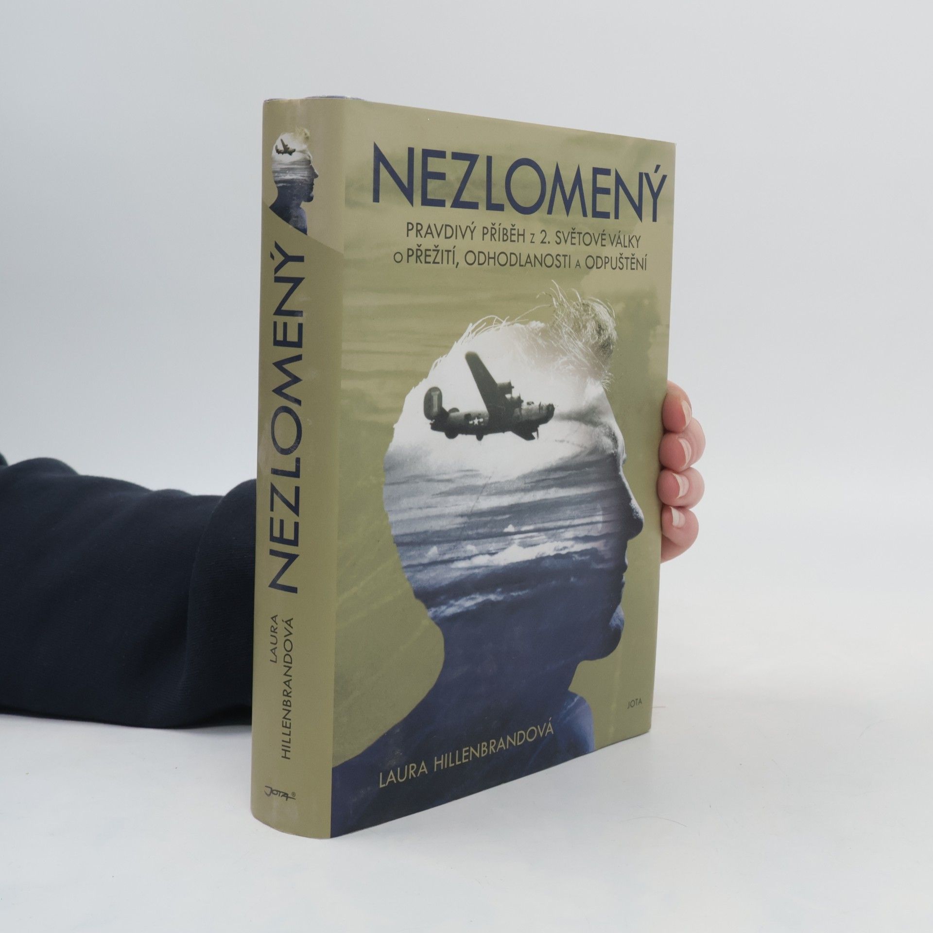 Laura Hillenbrand Nezlomený. Pravdivý příběh z 2. světové války o přežití, odhodlanosti a odpuštění