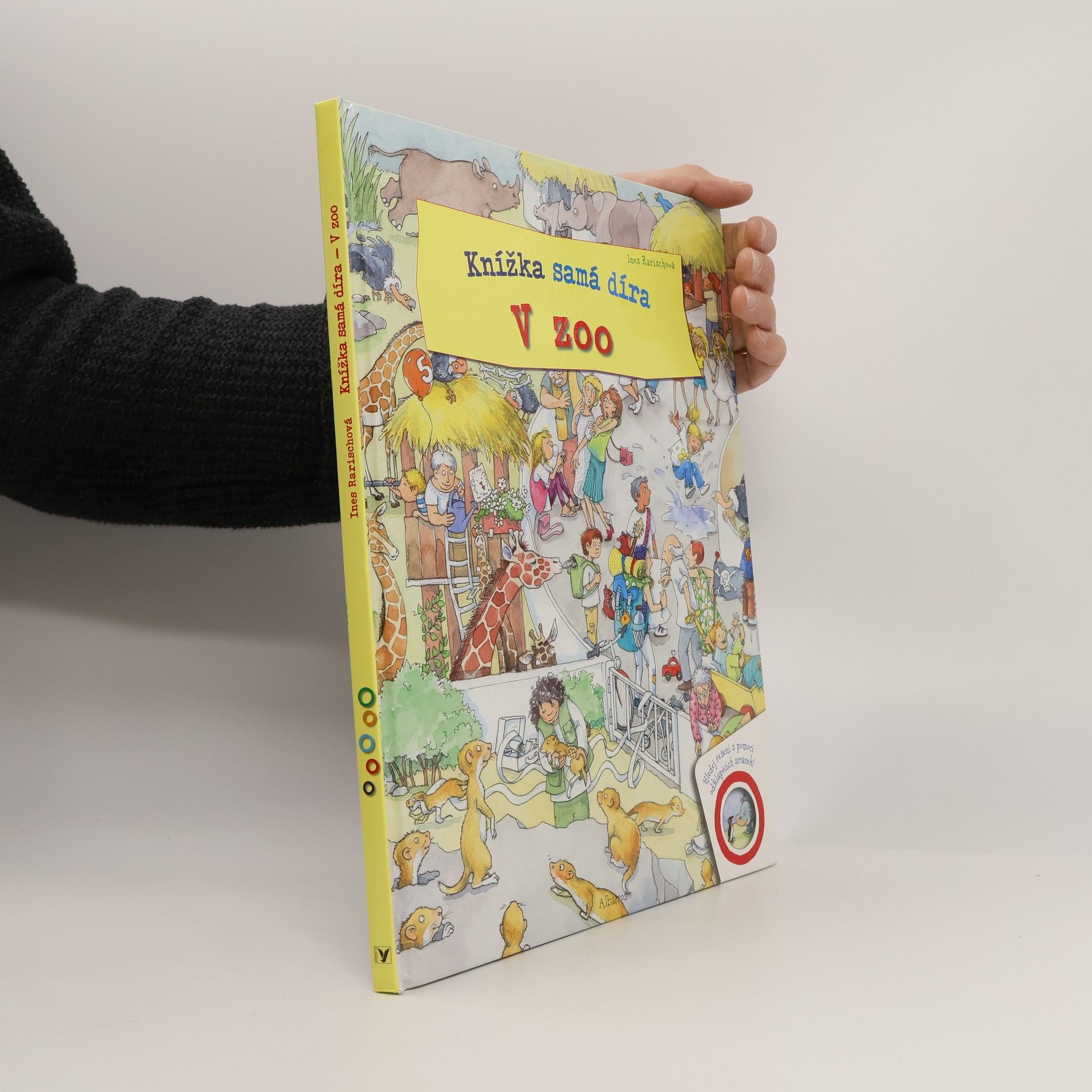 Ines Rarisch Knížka samá díra - V zoo