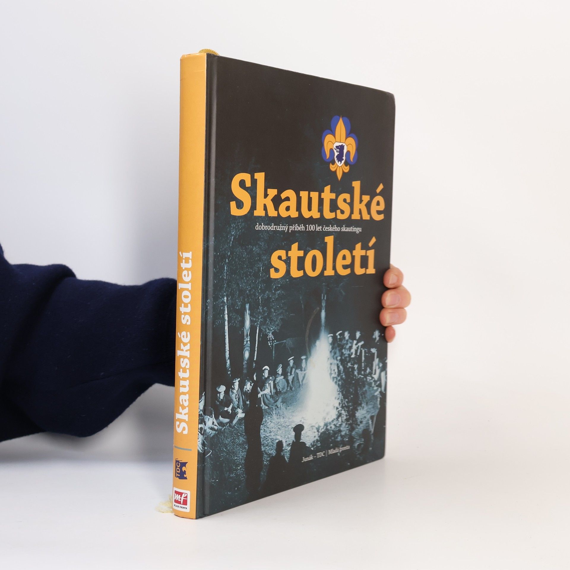 Roman Šantora Skautské století. Dobrodružný příběh 100 let českého skautingu