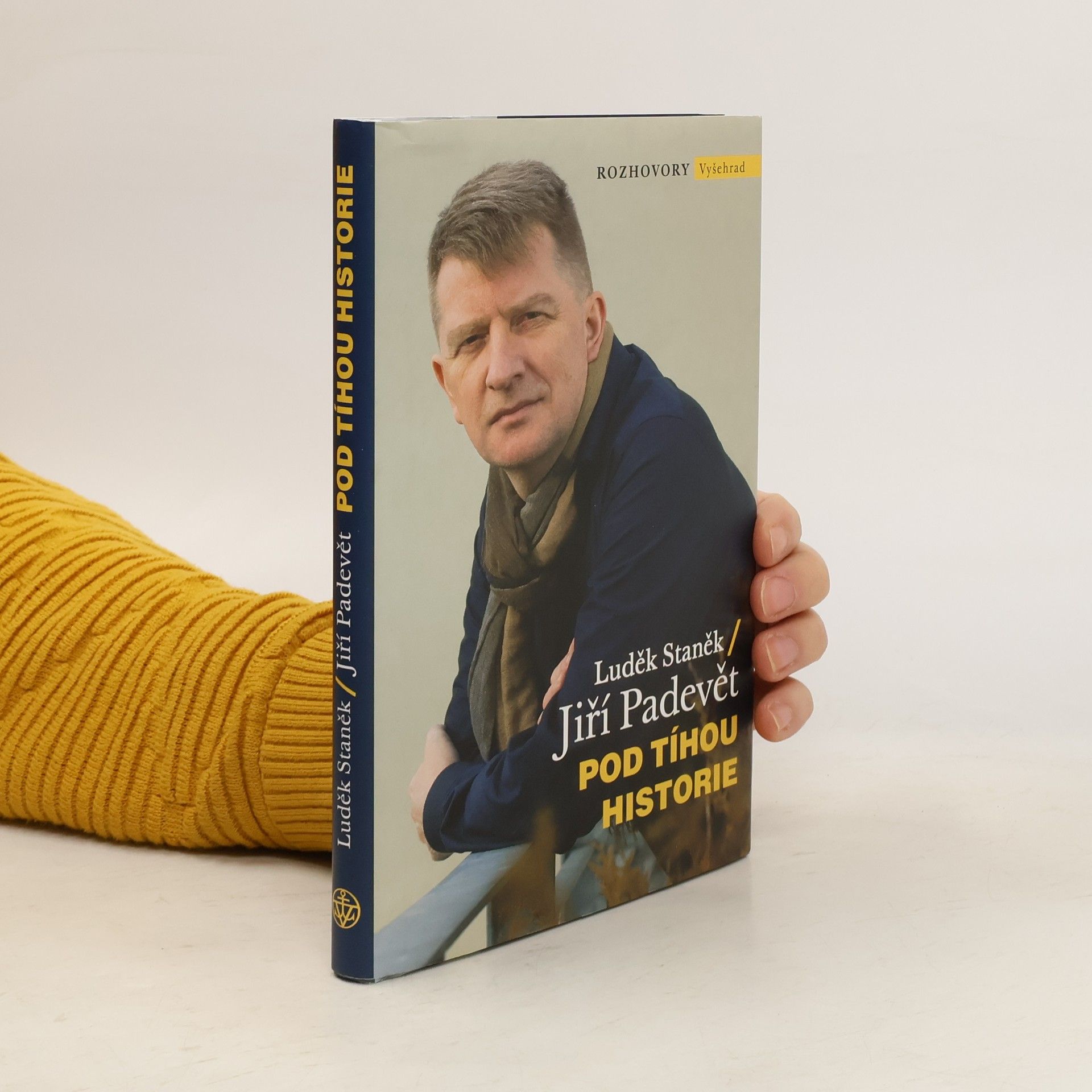 Luděk Staněk Pod tíhou historie