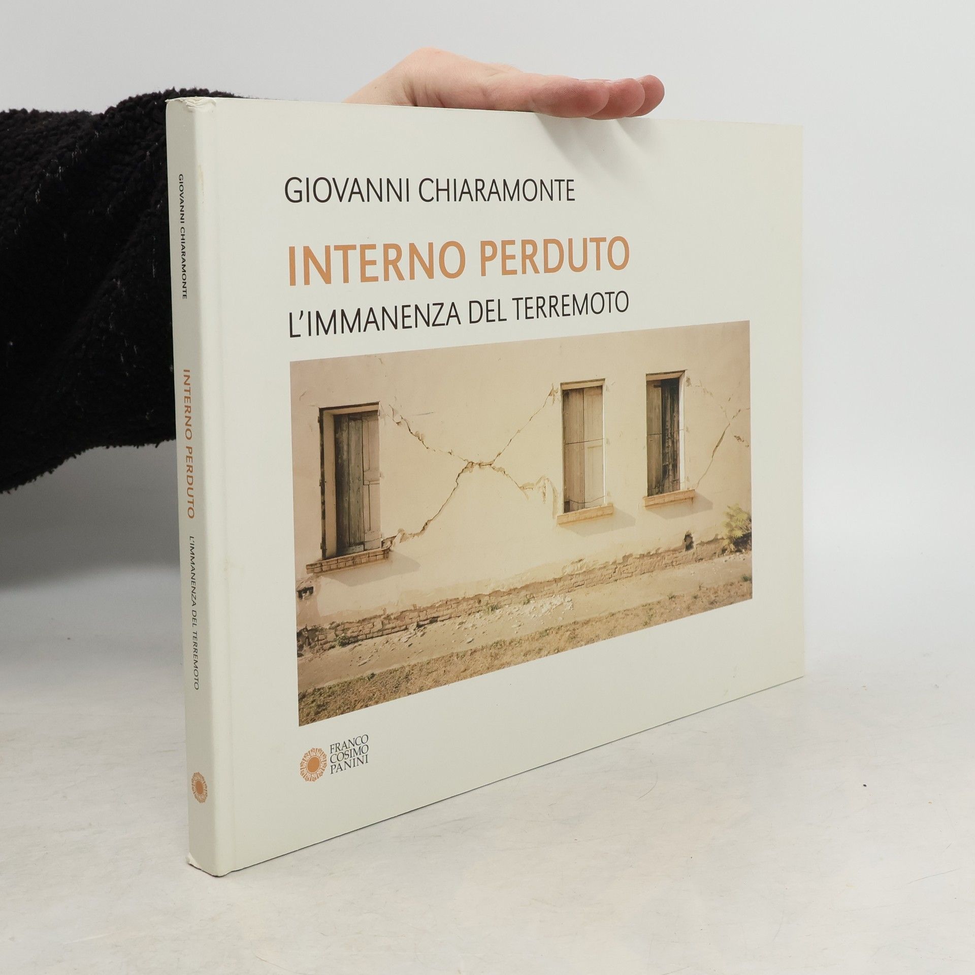 Giovanni Chiaramonte Interno perduto. L'immanenza del terremoto. Un viaggio in Emilia tra le cose perdute