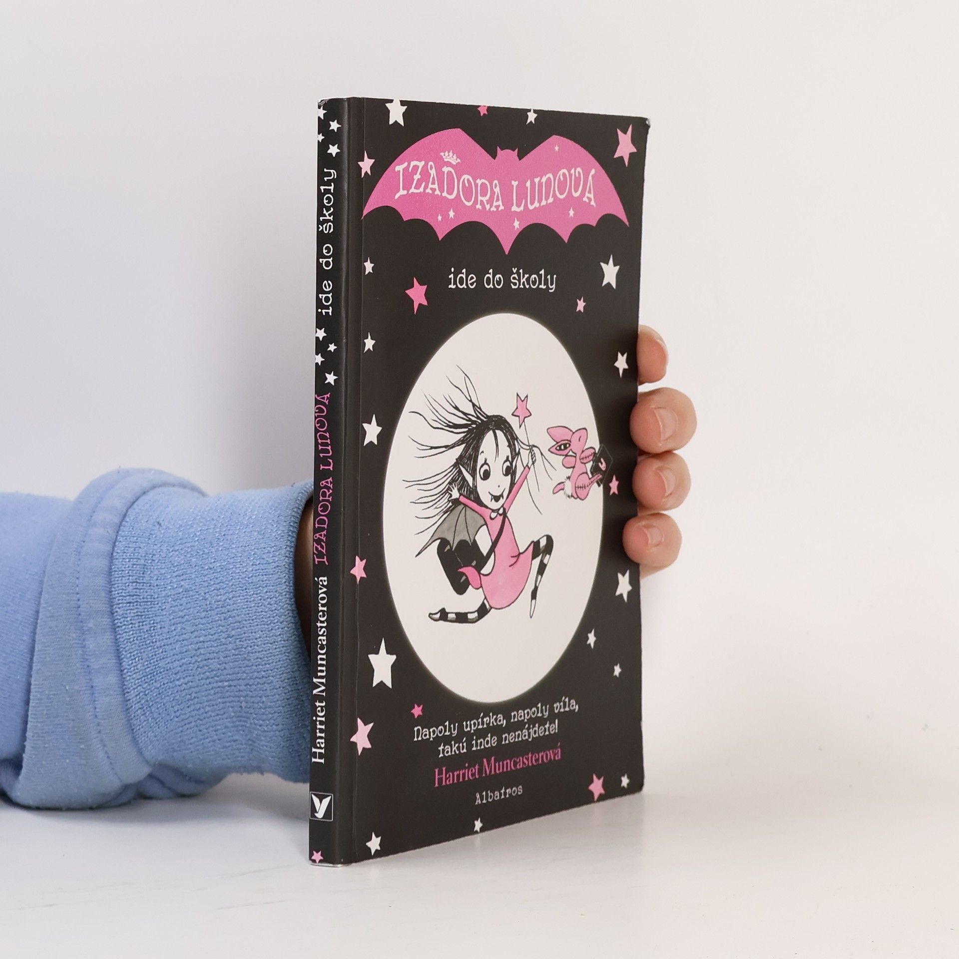 Harriet Muncaster Izadora Lunová ide do školy