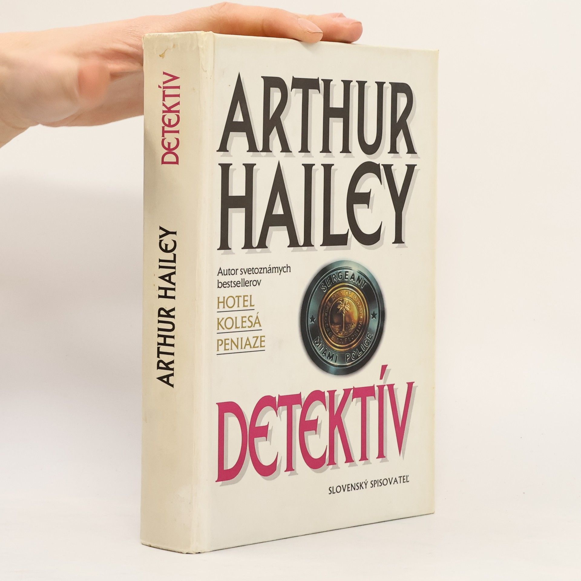Arthur Hailey Detektív