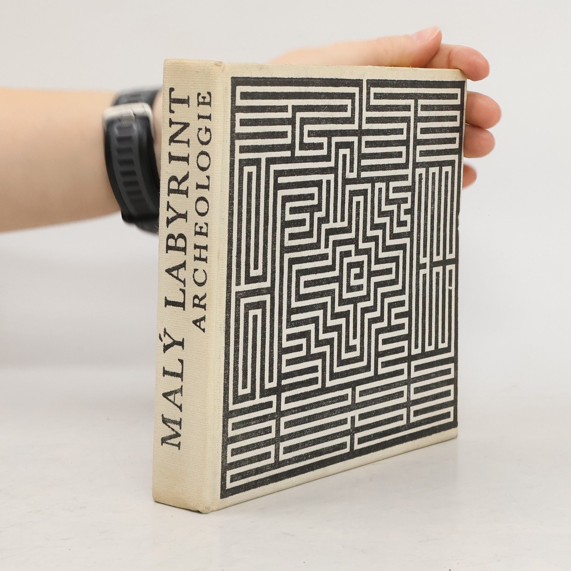 Malý labyrint archeologie