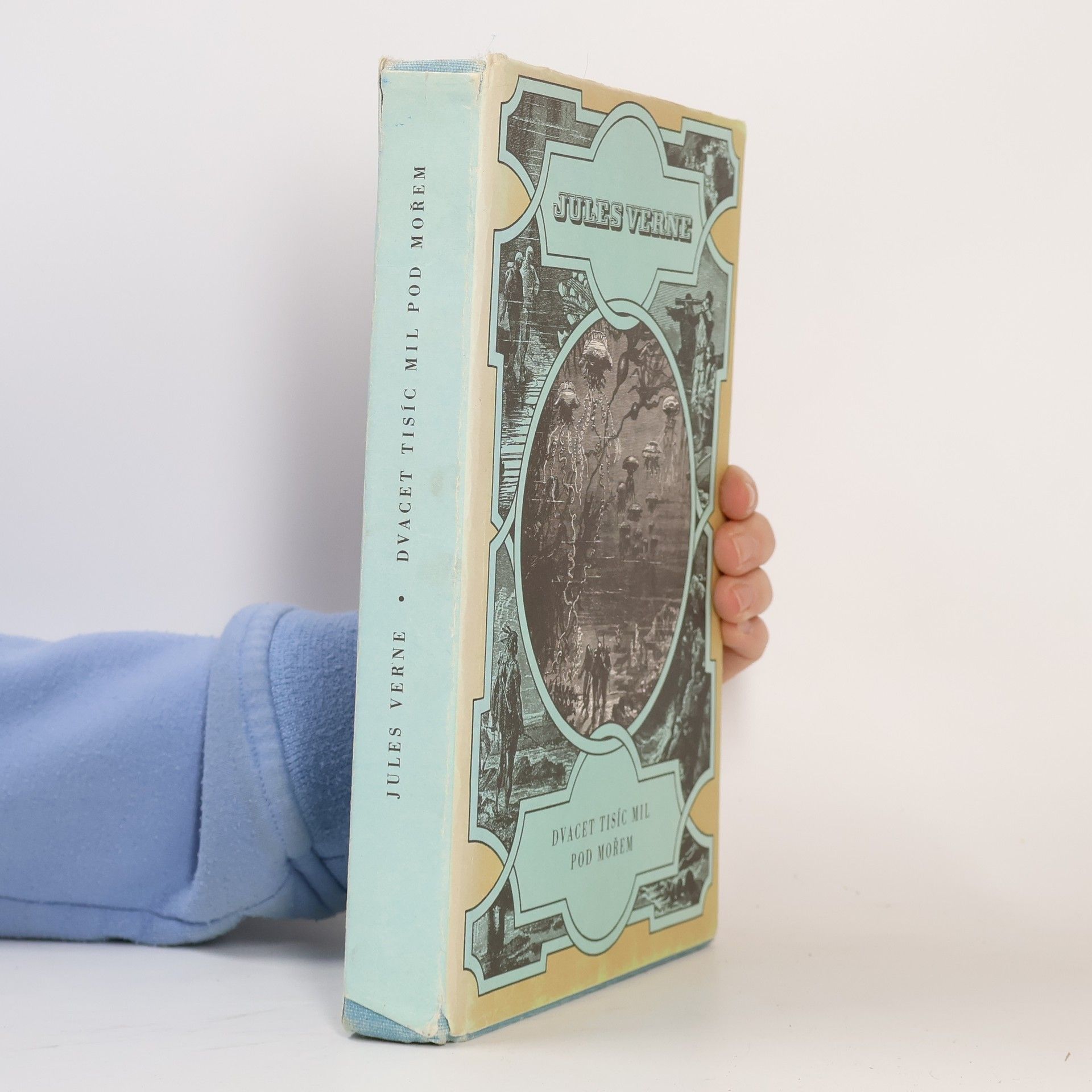 Jules Verne Dvacet tisíc mil pod mořem