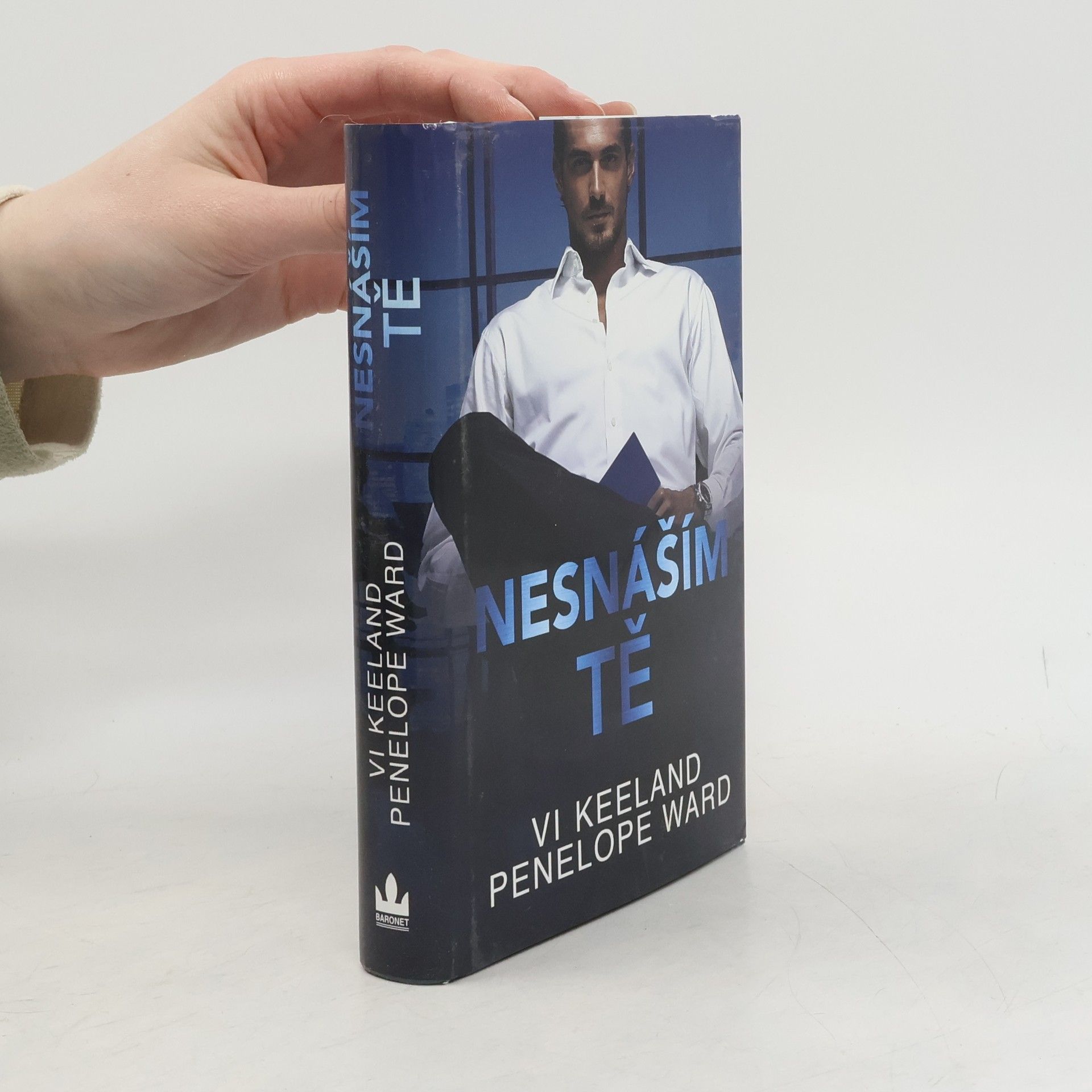 Vi Keeland Nesnáším tě