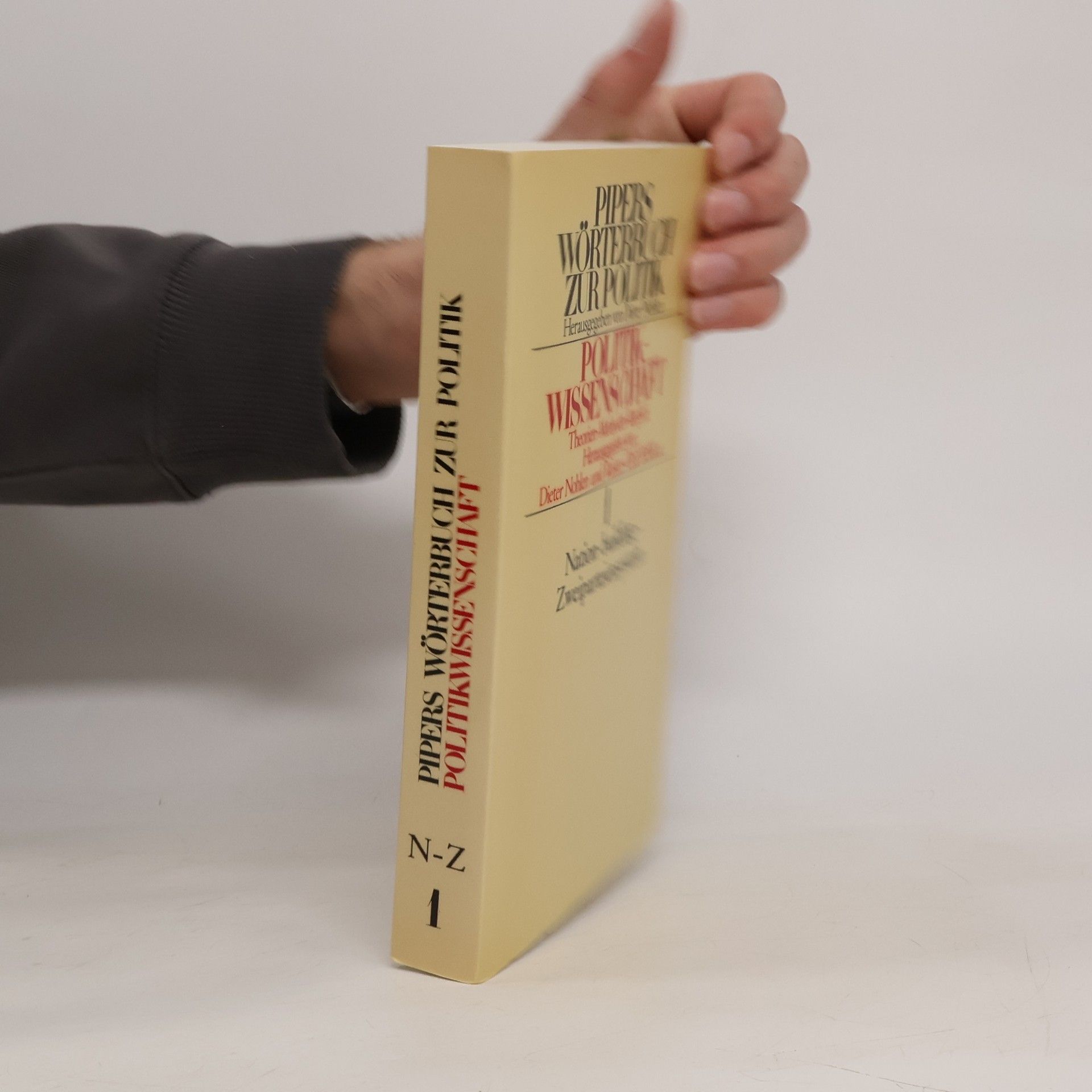 Various authors Pipers Wörterbuch zur Politik 1.