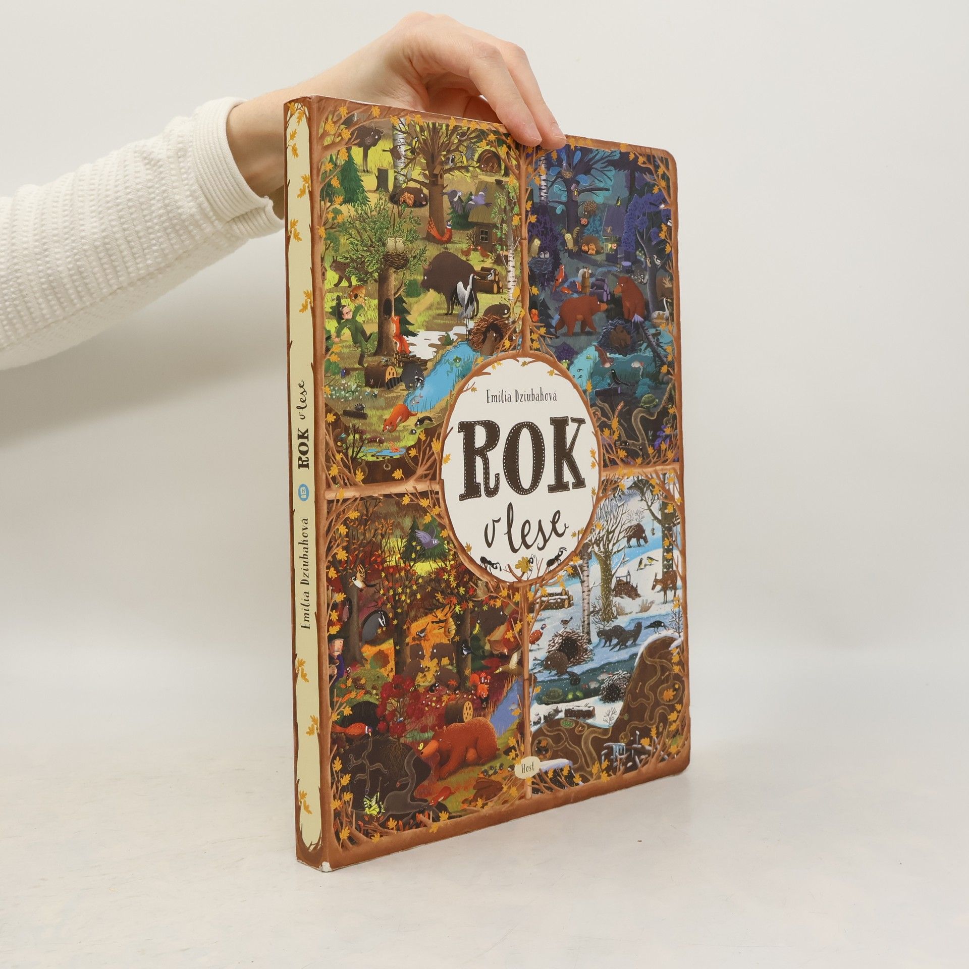 Emilia Dziubak Rok v lese