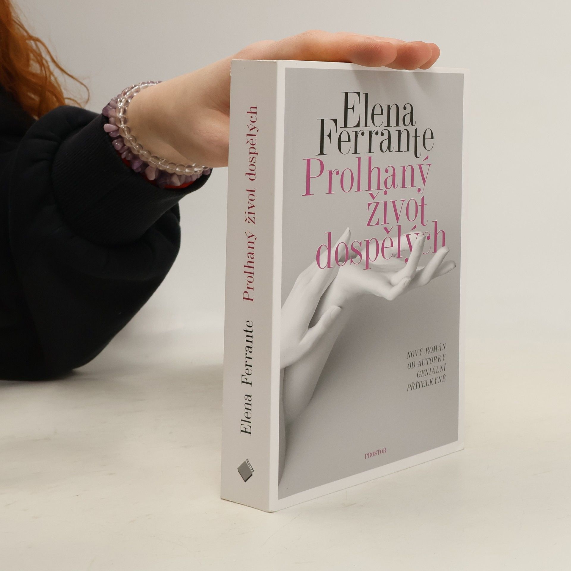 Elena Ferrante Prolhaný život dospělých