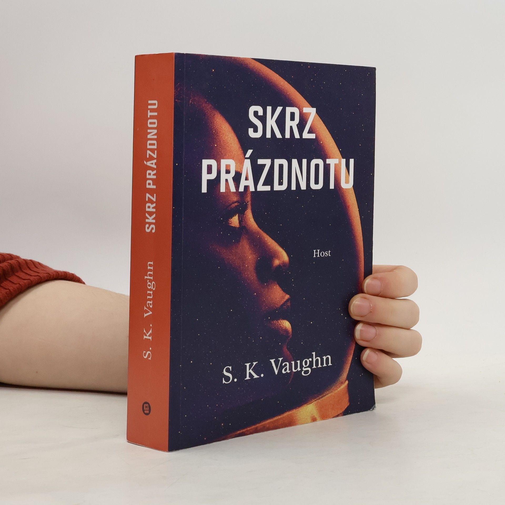 S. K. Vaughn Skrz prázdnotu