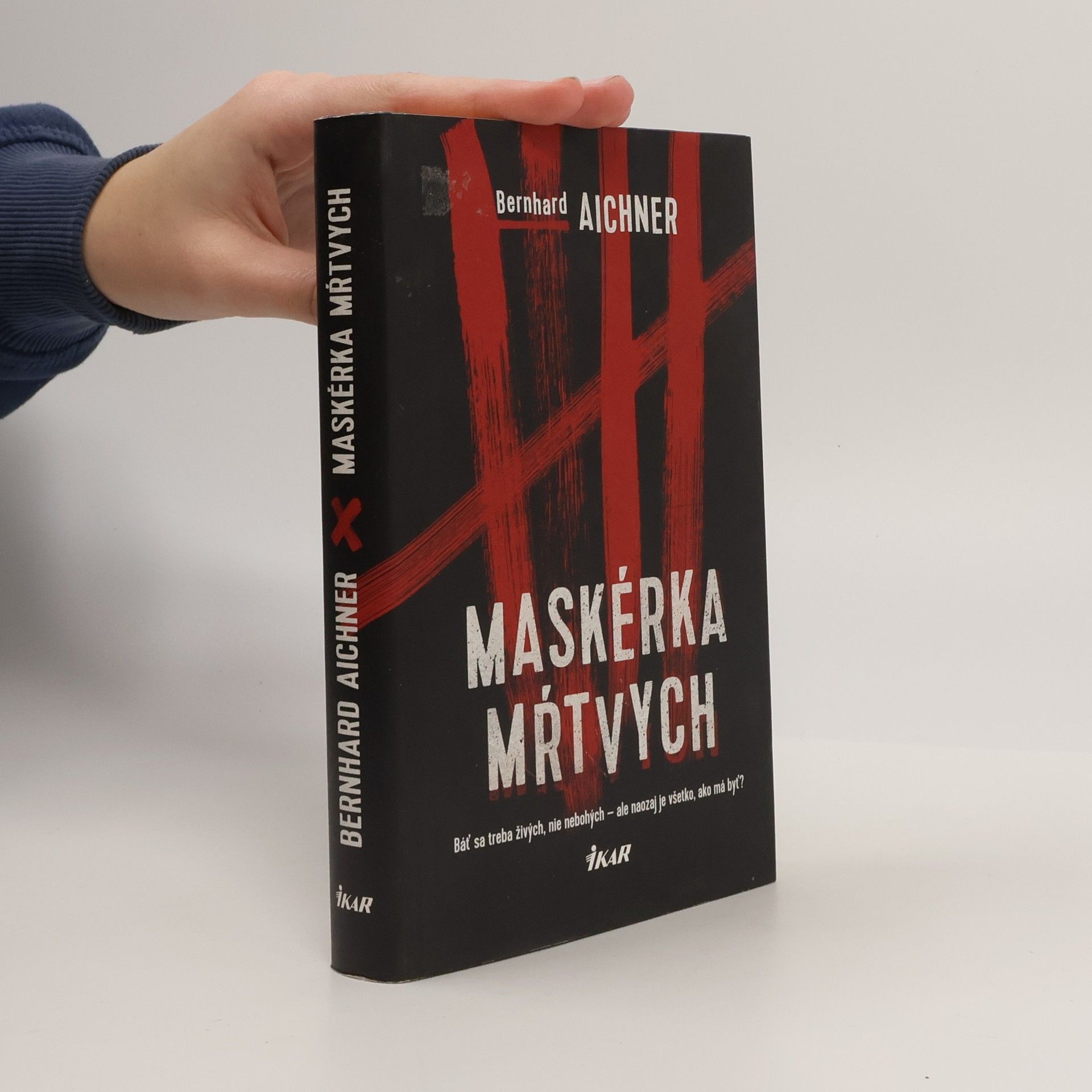 Bernhard Aichner Maskérka mŕtvych