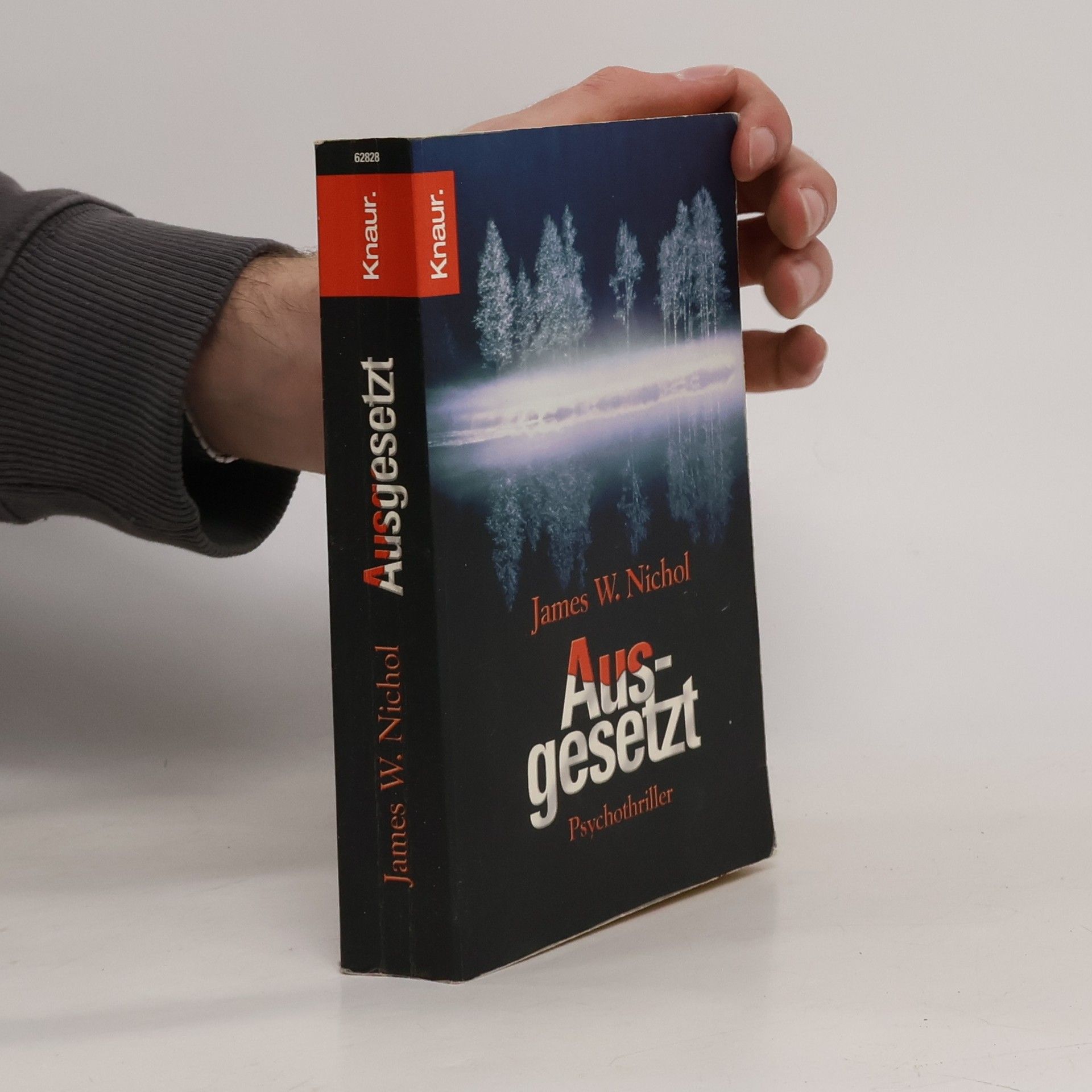 James W. Nichol Ausgesetzt