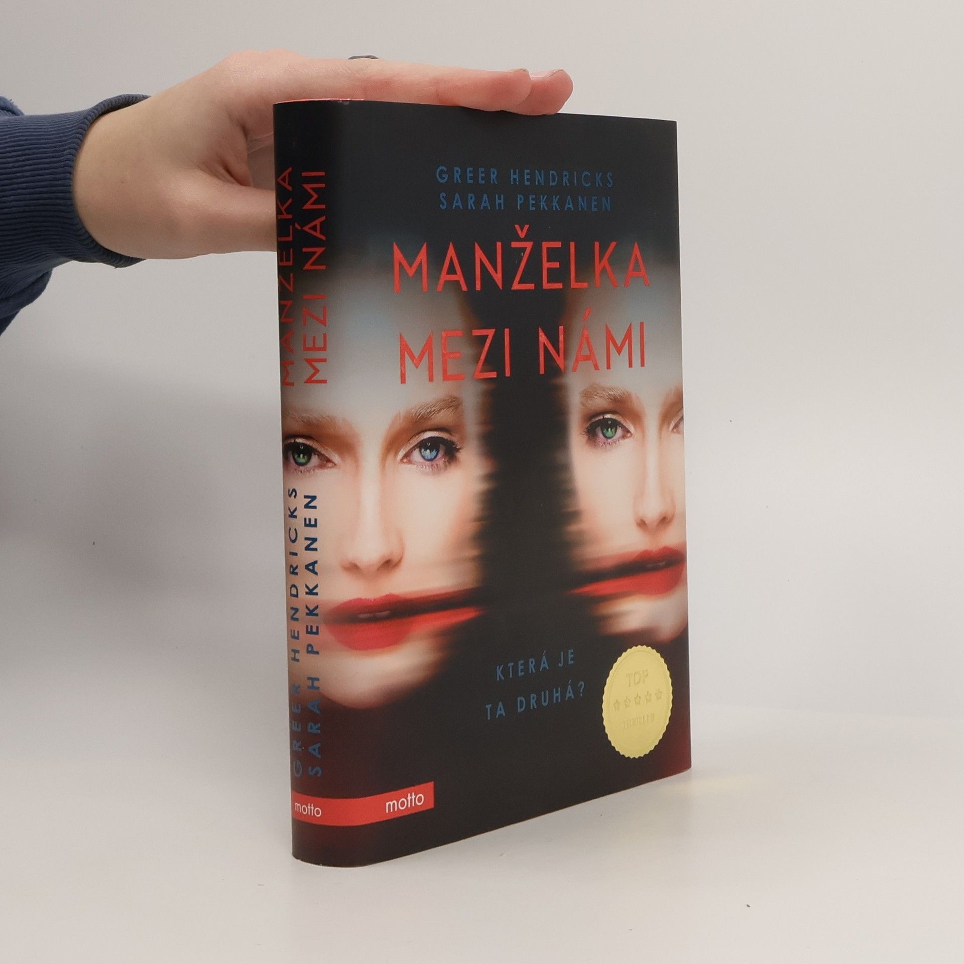 Greer Hendricks Manželka mezi námi