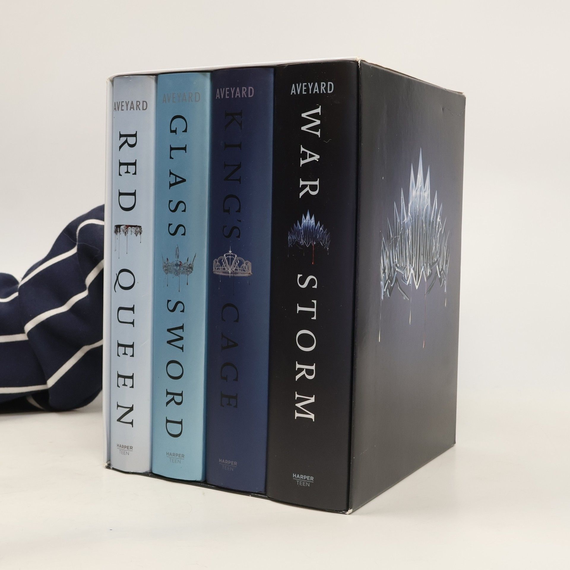 Victoria Aveyard Red Queen 4-Book Hardcover Box Set