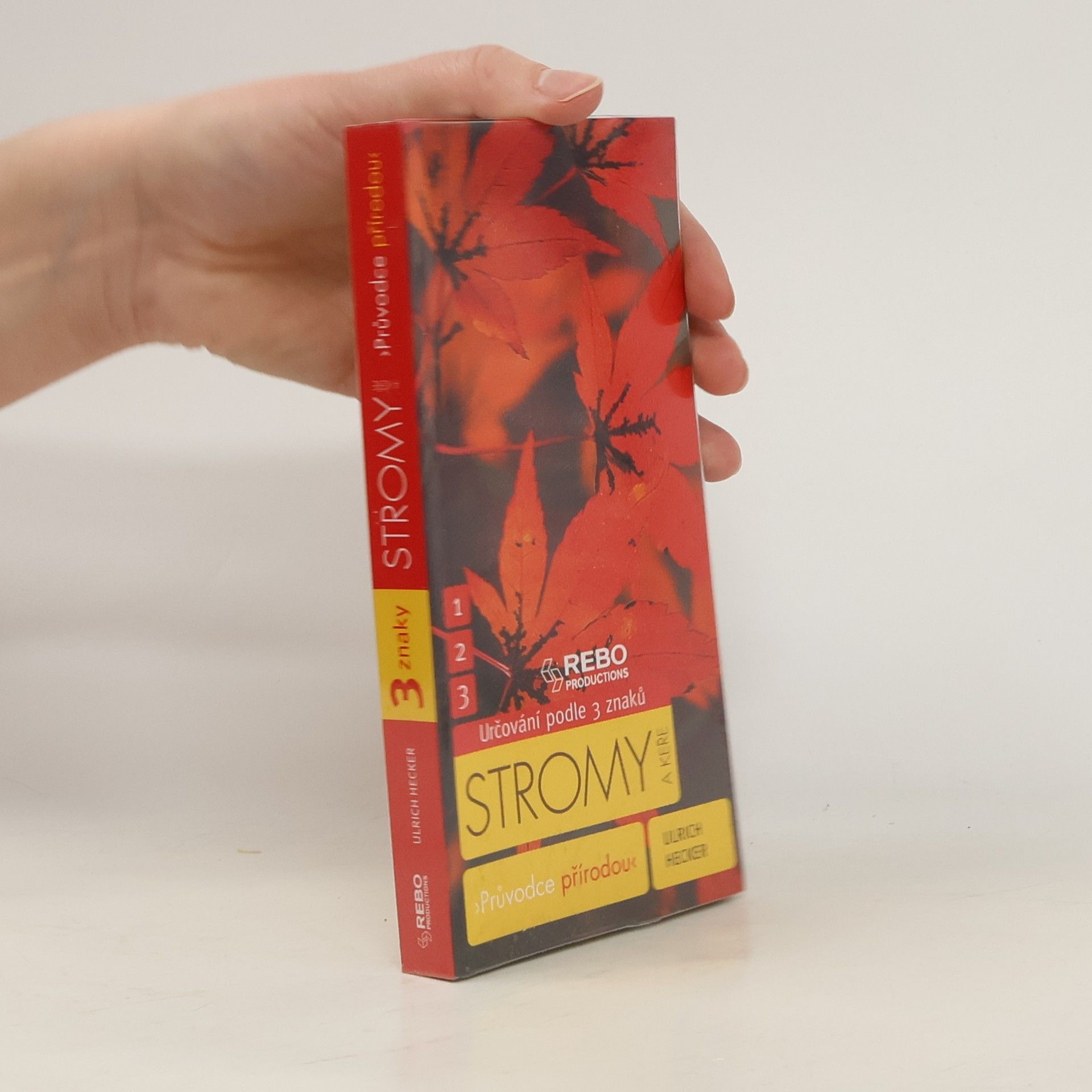 Hans-Ulrich Hecker Stromy a keře: určování podle 3 znaků