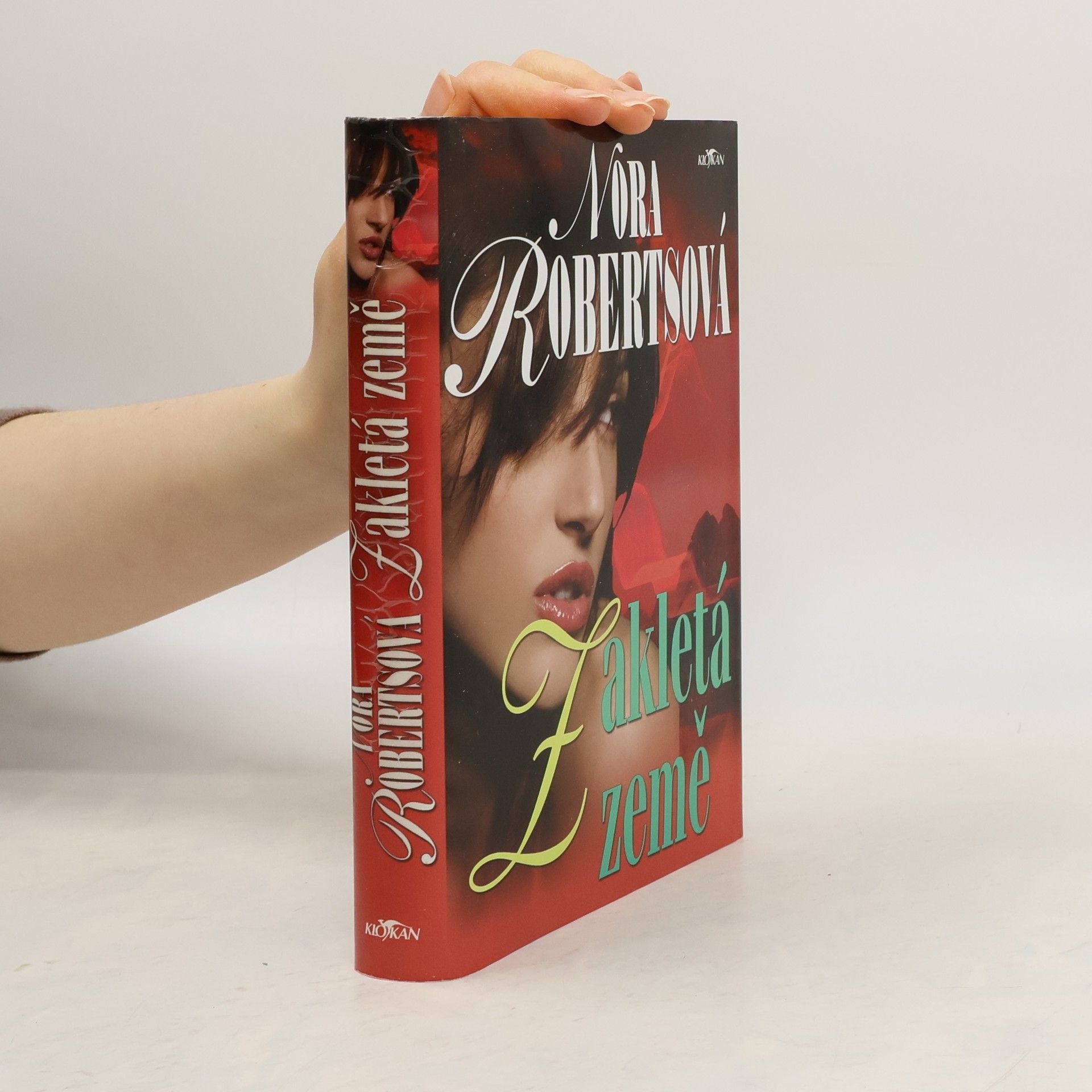 Nora Roberts Zakletá země