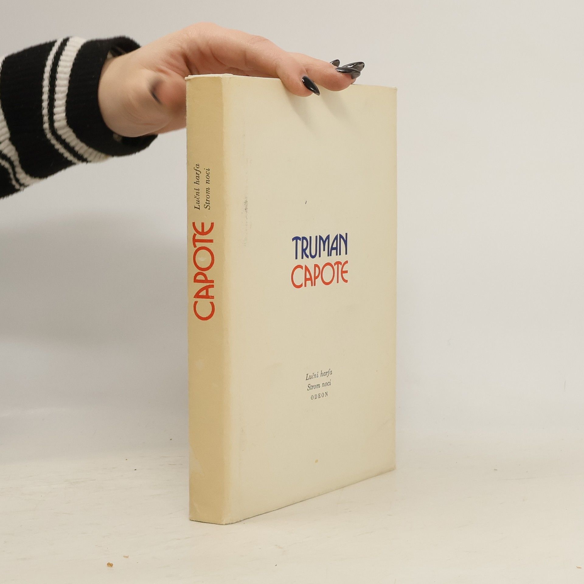 Truman Capote Luční harfa. Strom noci