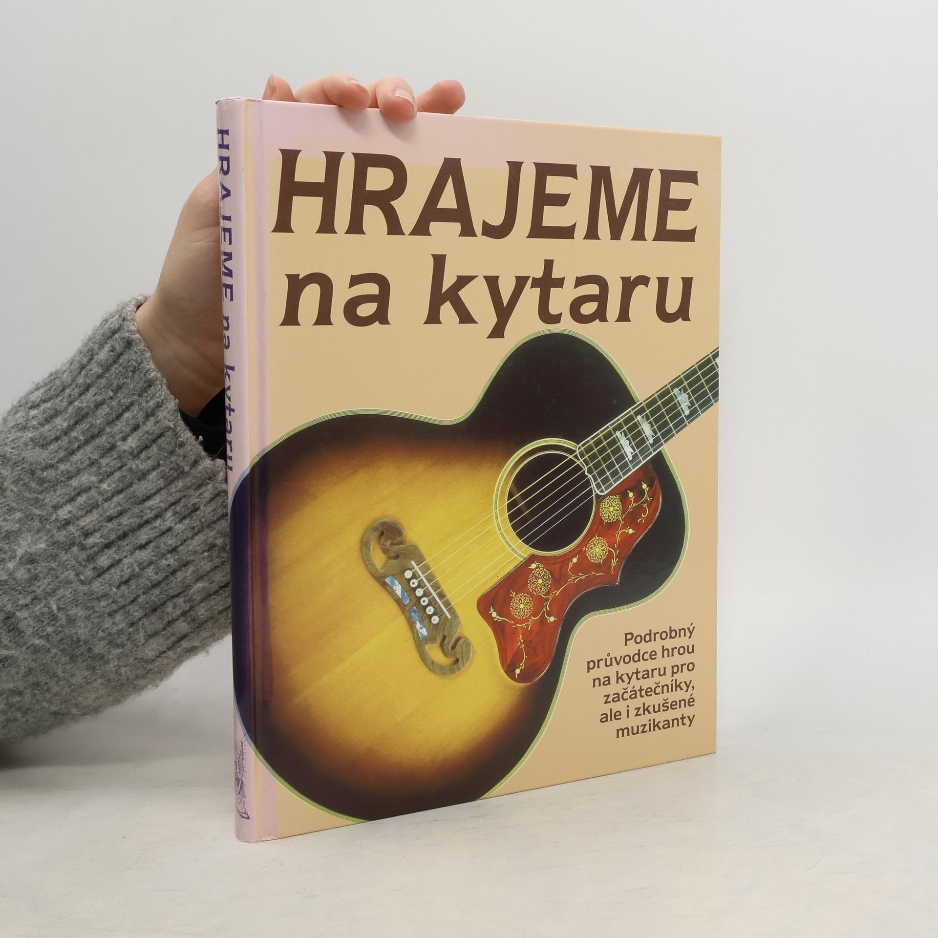 Pavel Dan Hrajeme na kytaru