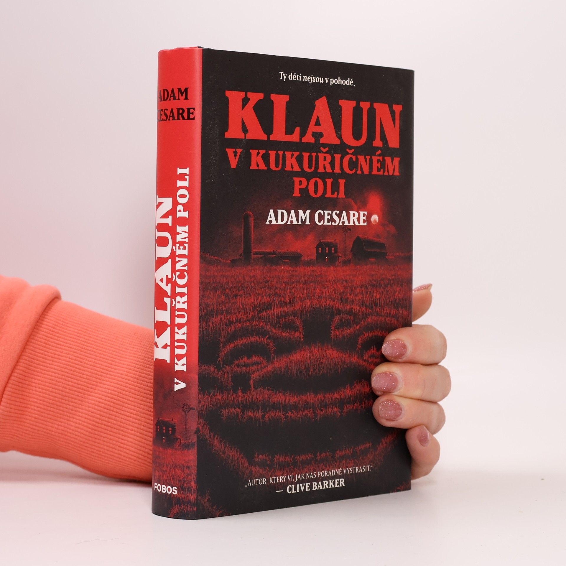 Adam Cesare Klaun v kukuřičném poli