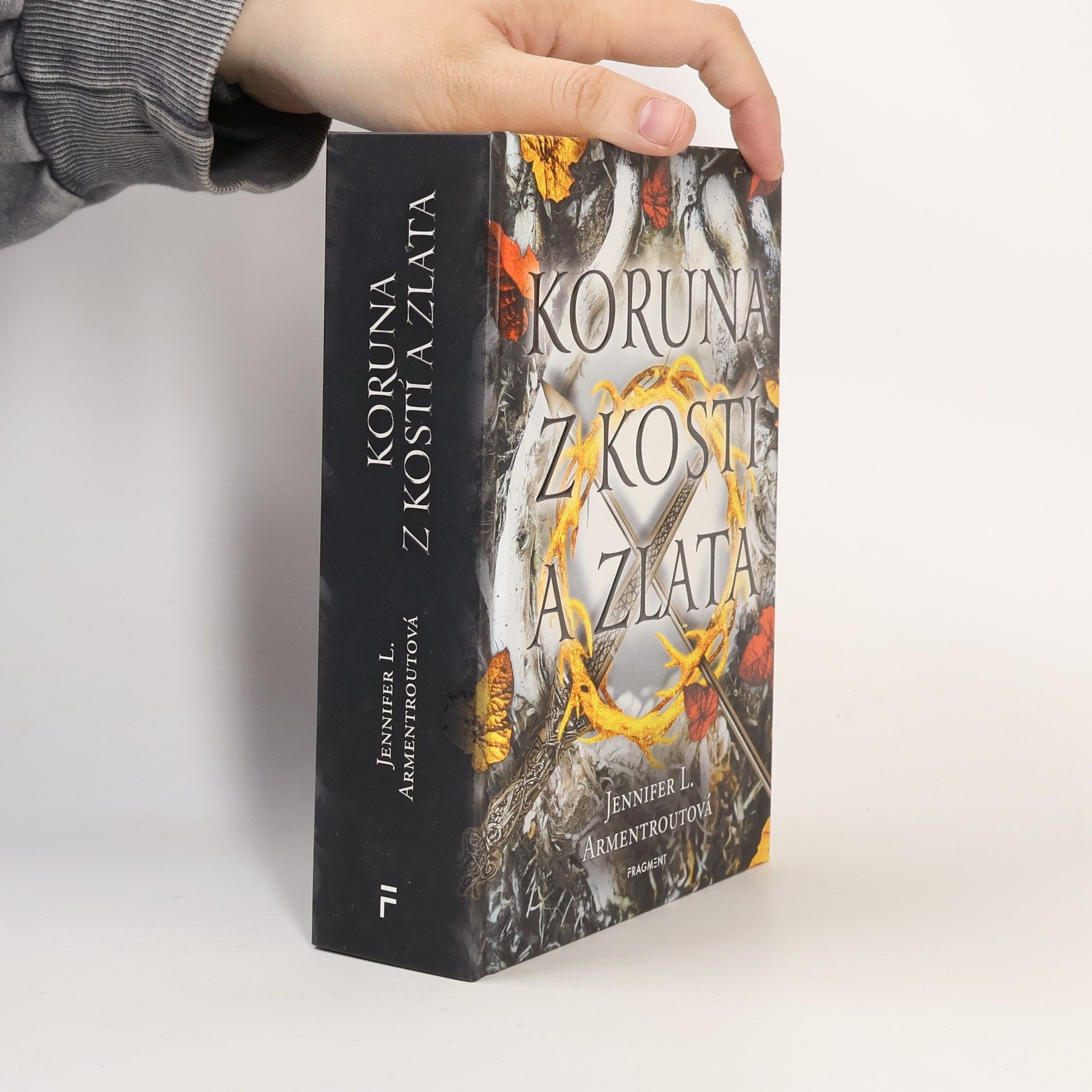 Jennifer L. Armentrout Koruna z kostí a zlata