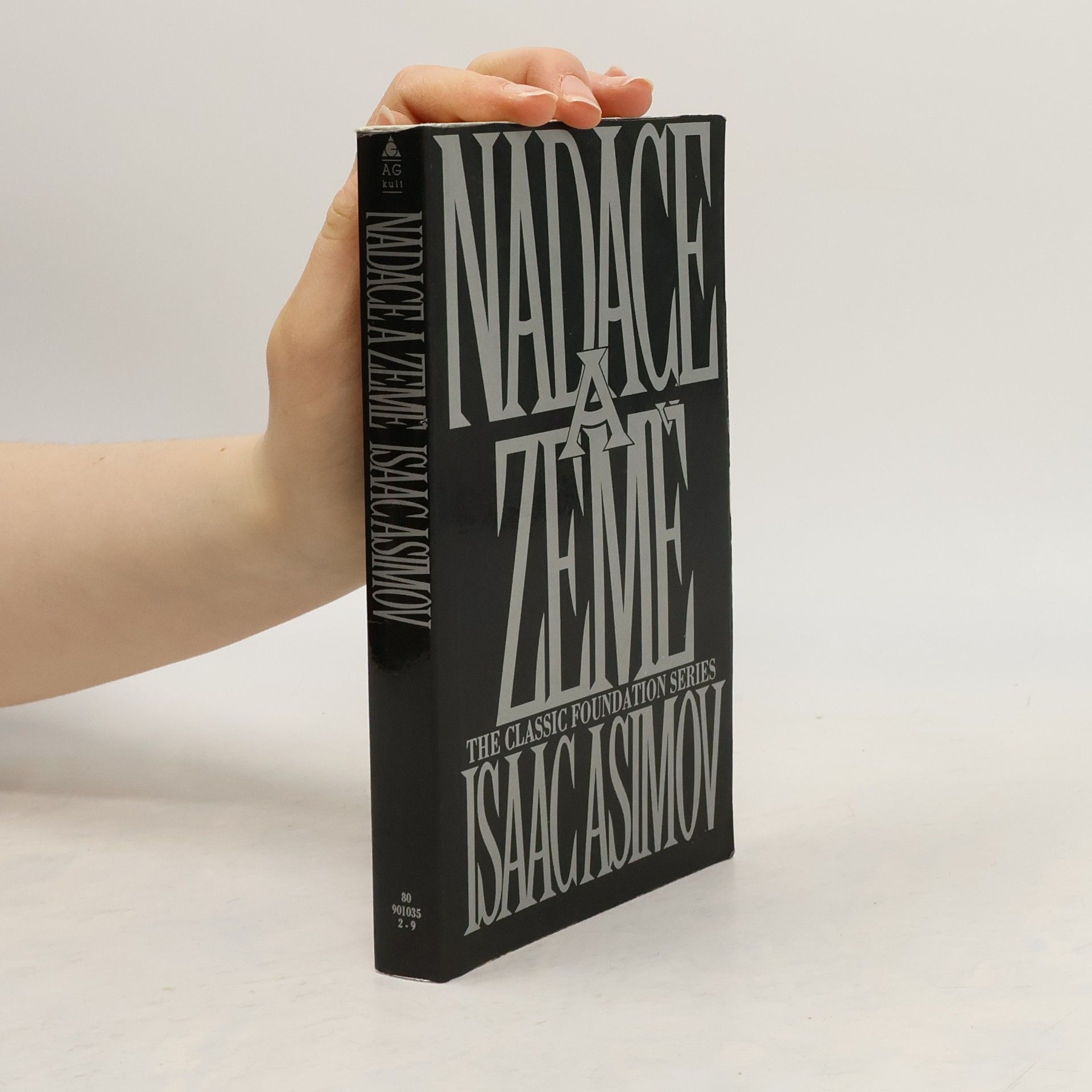 Isaac Asimov Nadace a Země