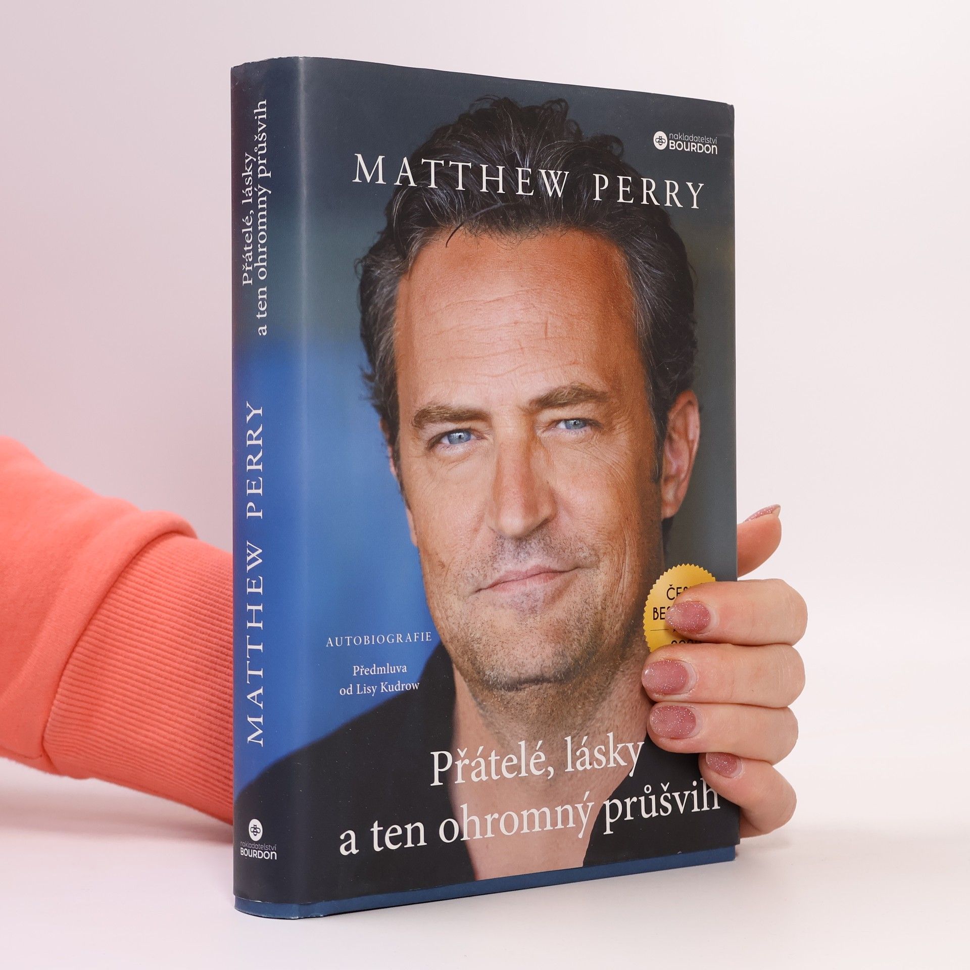 Matthew Perry Přátelé, lásky a ten ohromný průšvih