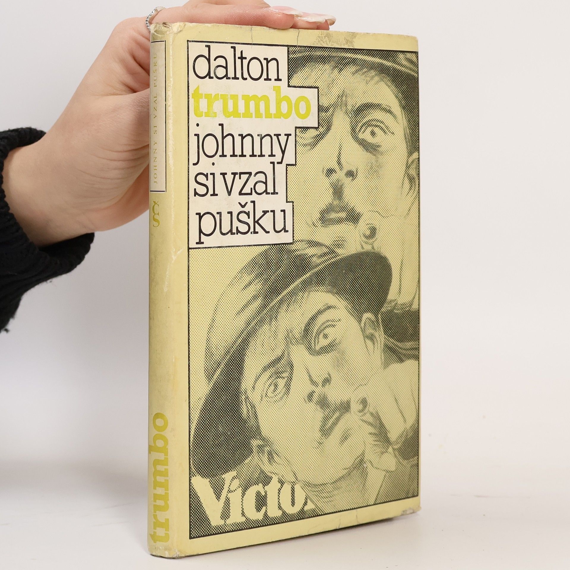 Dalton Trumbo Johnny si vzal pušku