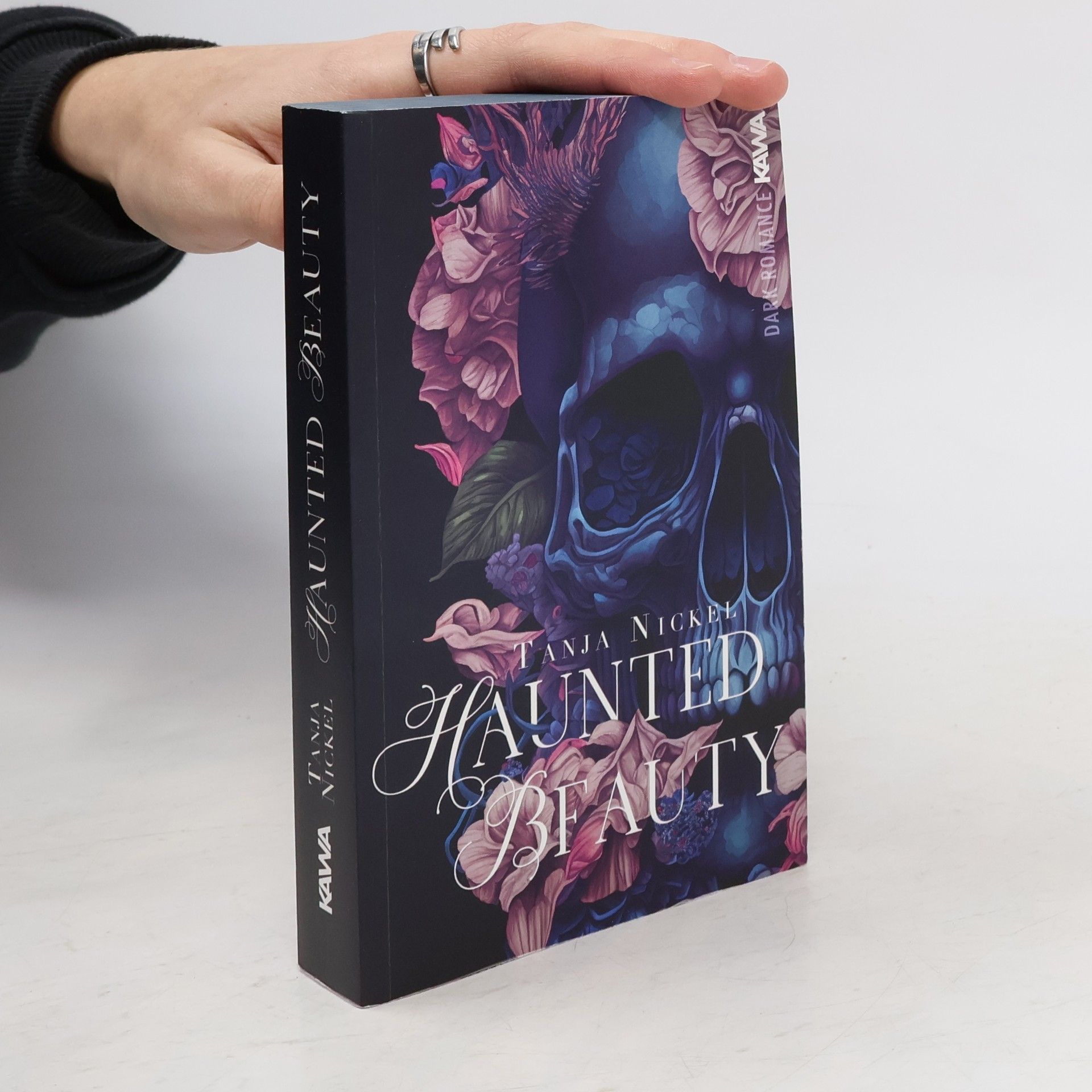 Tanja Nickel Haunted Beauty. Mit wunderschönem Farbschnitt