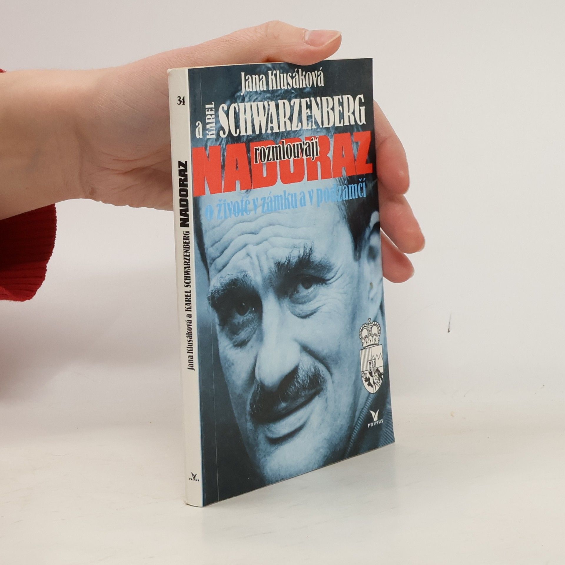 Nadoraz : o životě v zámku a v podzámčí