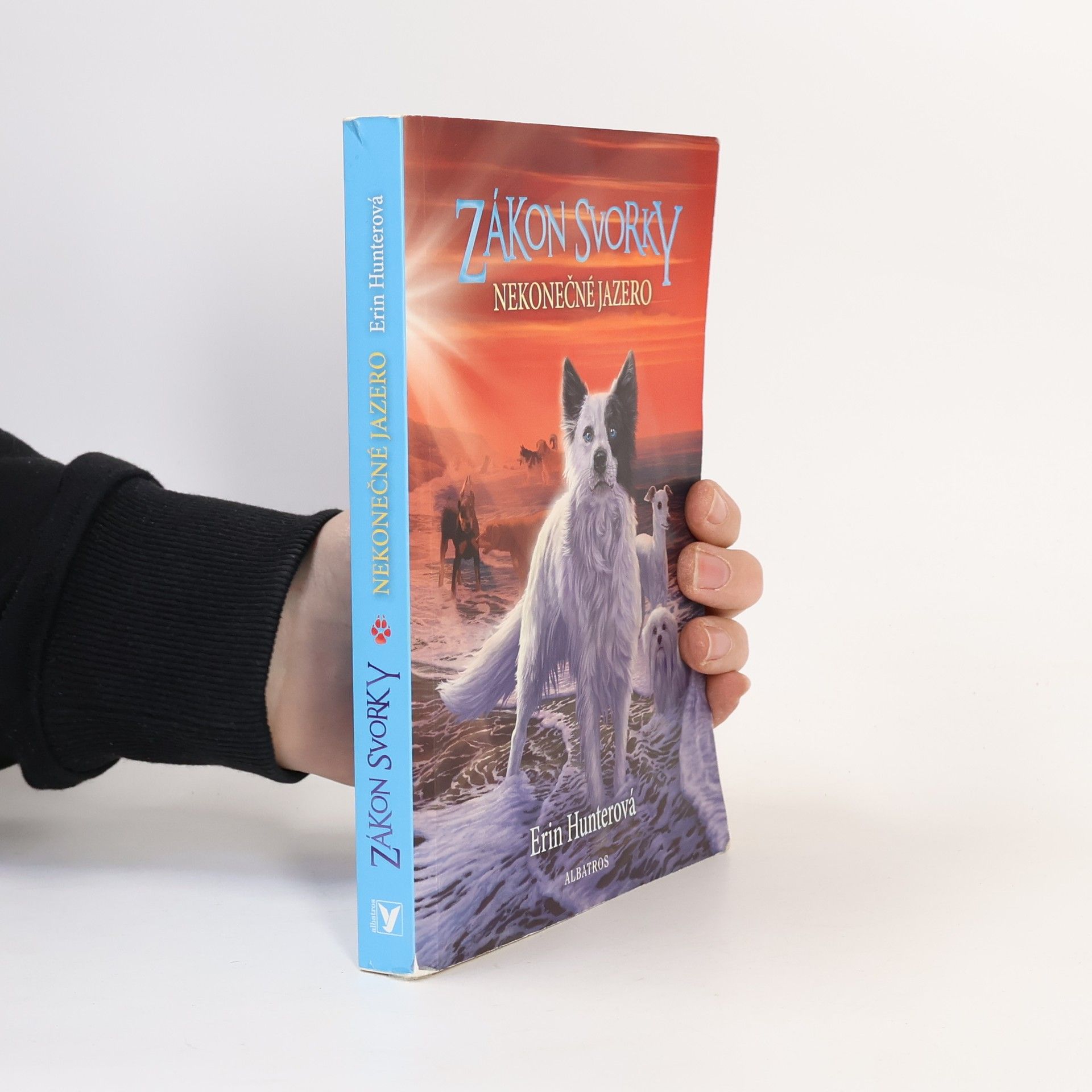 Erin Hunter Zákon svorky: Nekonečné jazero