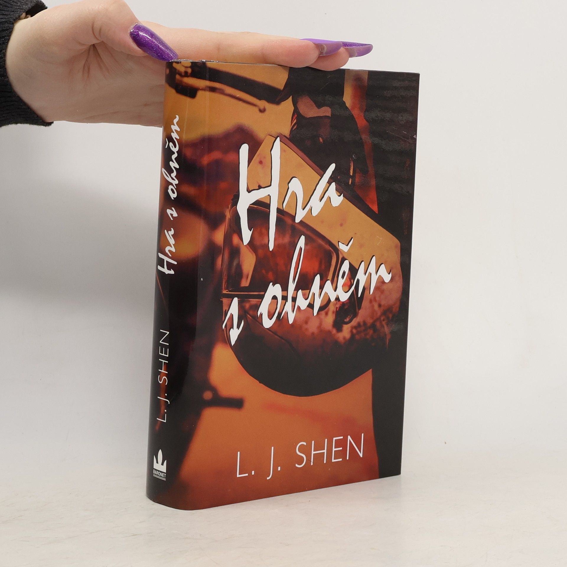 L. J. Shen Hra s ohněm