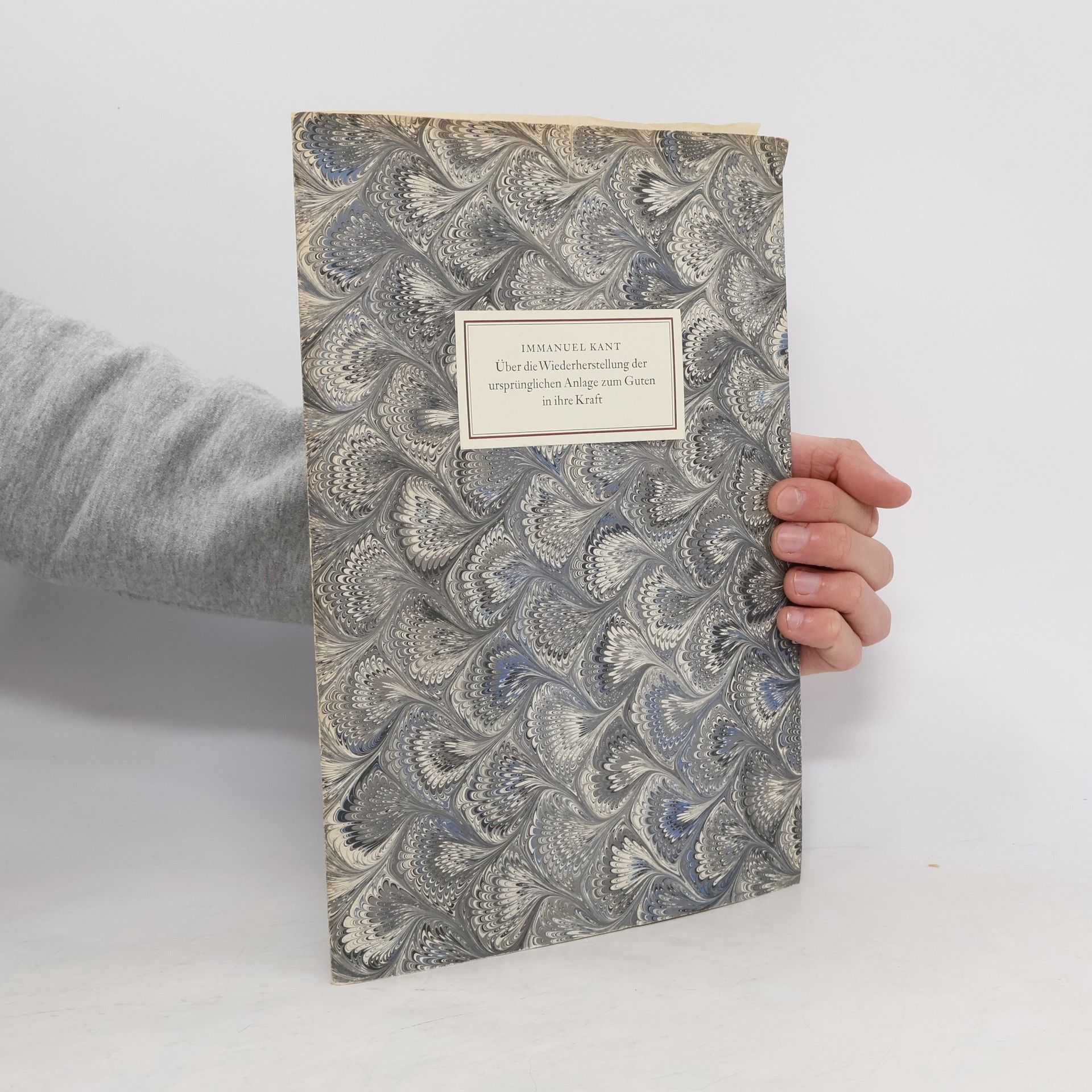 Immanuel Kant Über die Wiederherstellung der ursprünglichen Anlage zum Guten in ihre Kraft Mit zwei(!) Radierungen von Simon Dittrich, wovon eine lose beiliegt, 1983 signiert, Auflage 49 v 150.