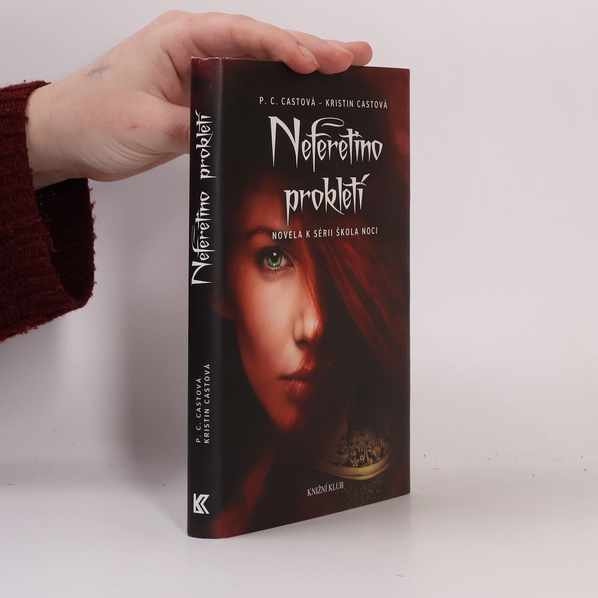 P. C. Castová Neferetino prokletí. Škola noci 3