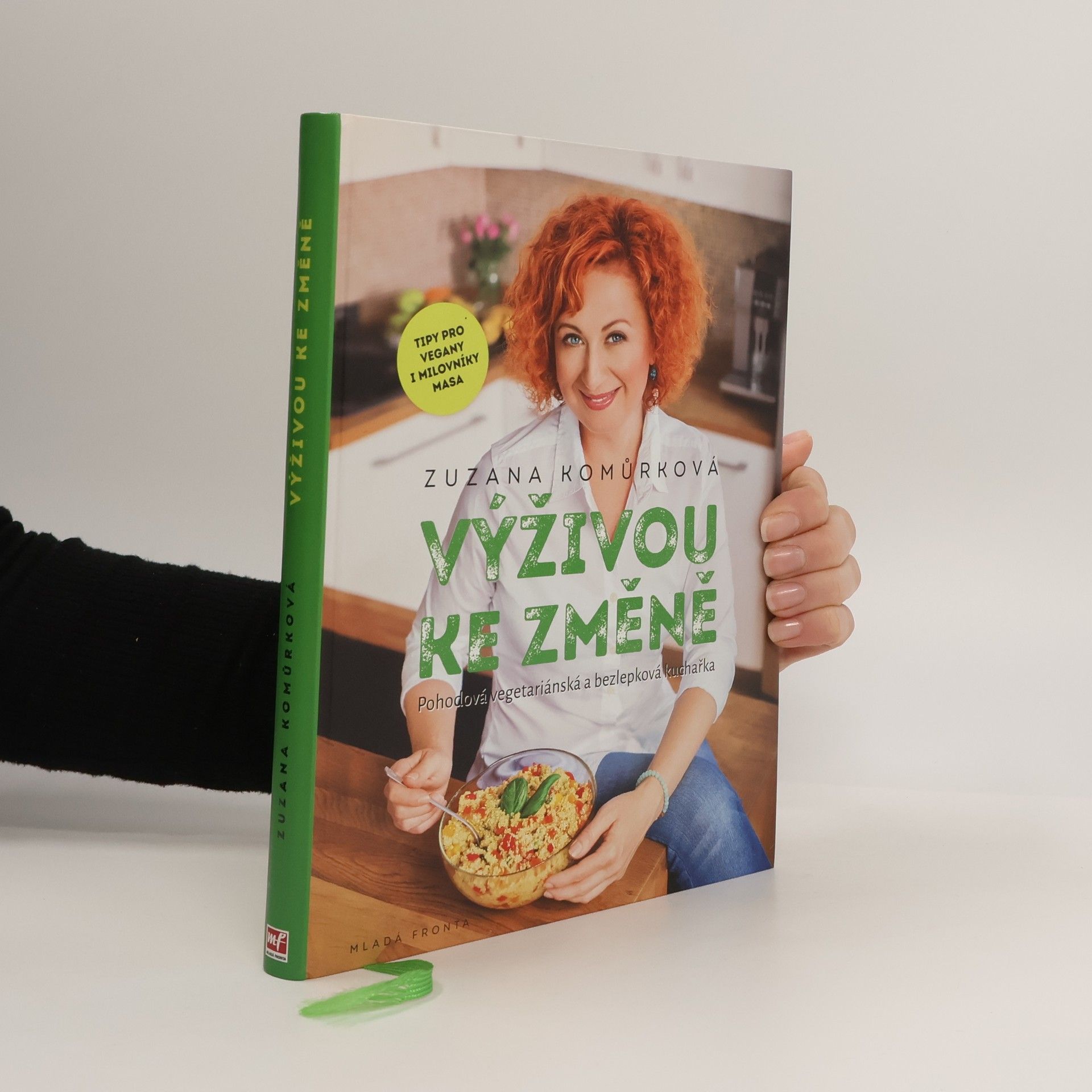 Zuzana Komůrková Výživou ke změně : pohodová vegetariánská a bezlepková kuchařka s tipy pro vegany i milovníky masa