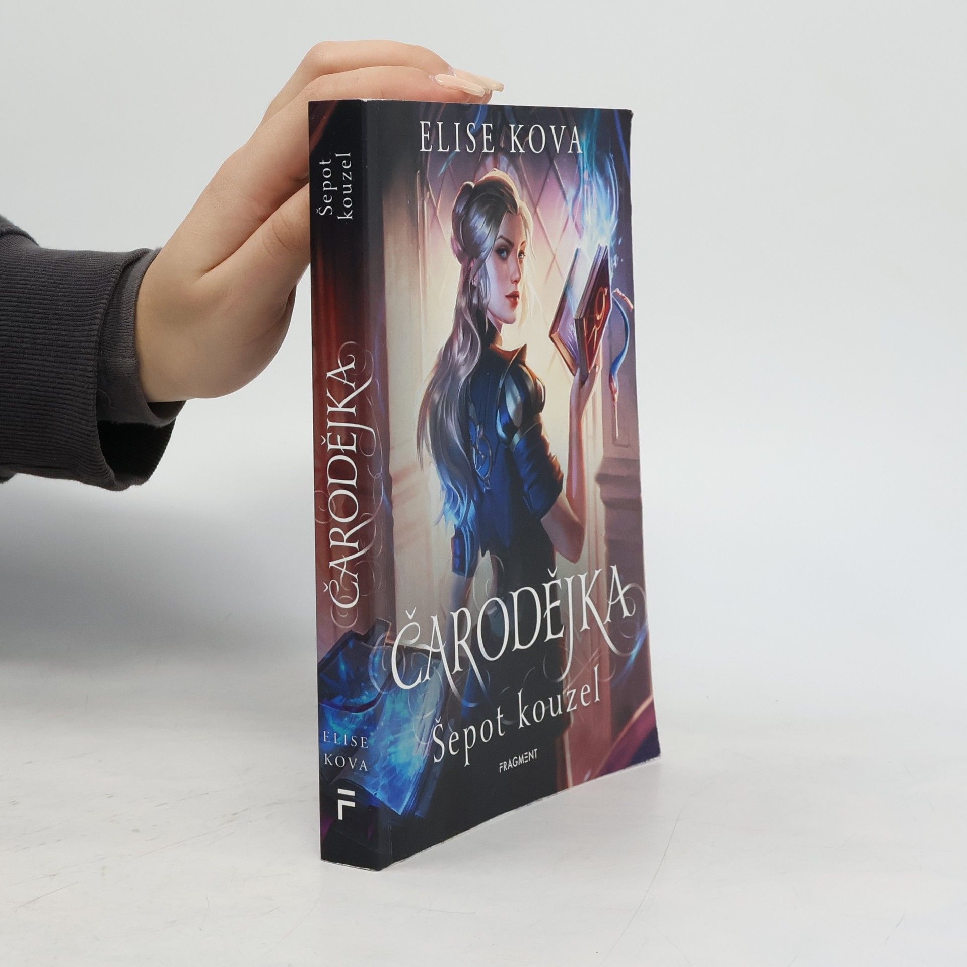 Elise Kova Čarodějka. Šepot kouzel (recenzní výtisk)