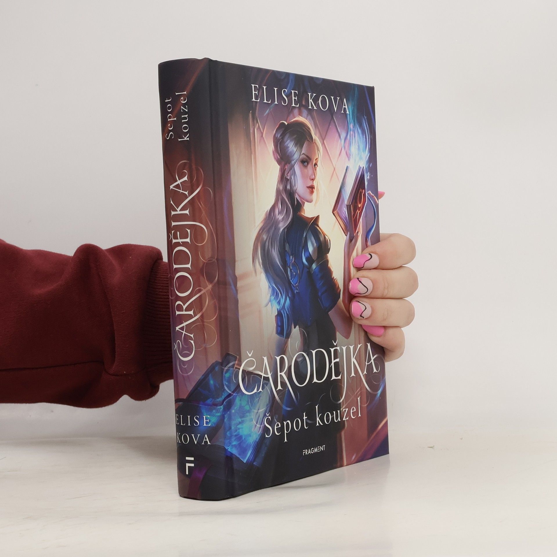 Elise Kova Čarodějka. Šepot kouzel