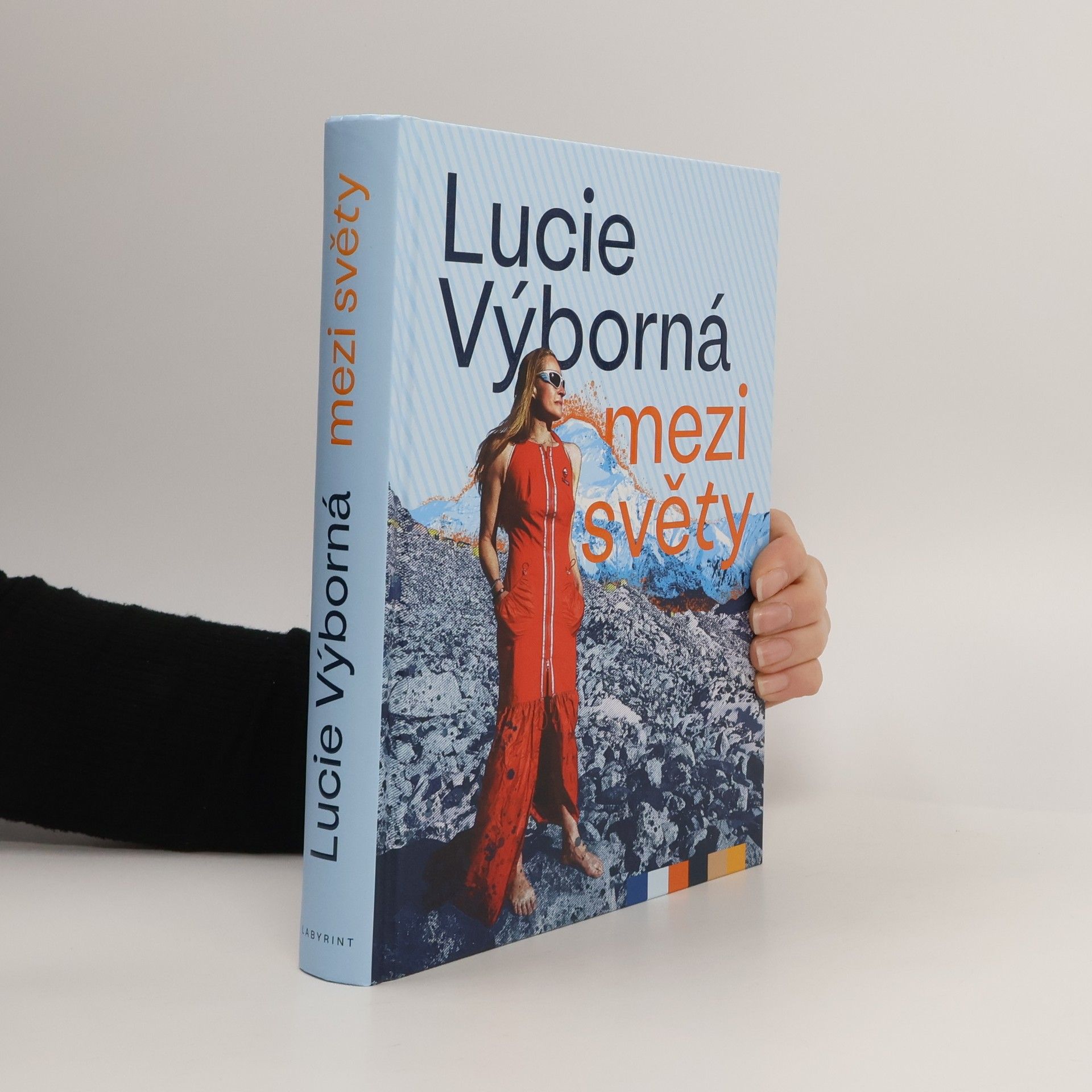 Lucie Výborná Mezi světy