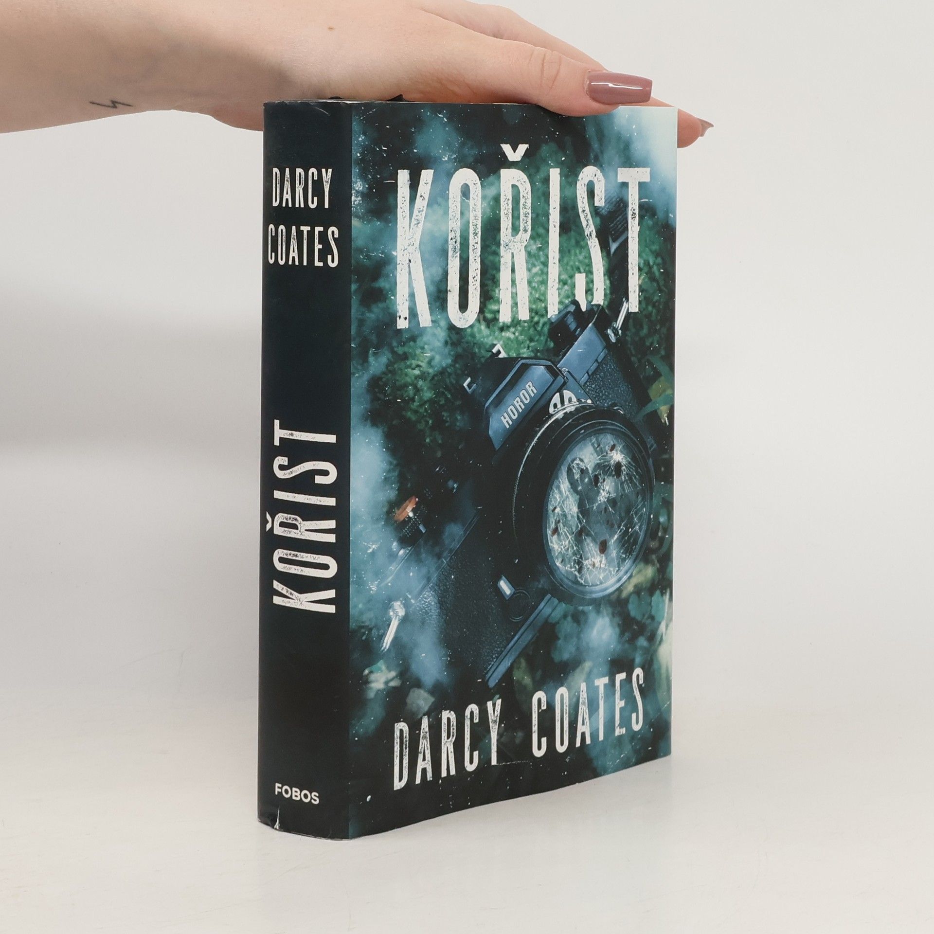 Darcy Coates Kořist