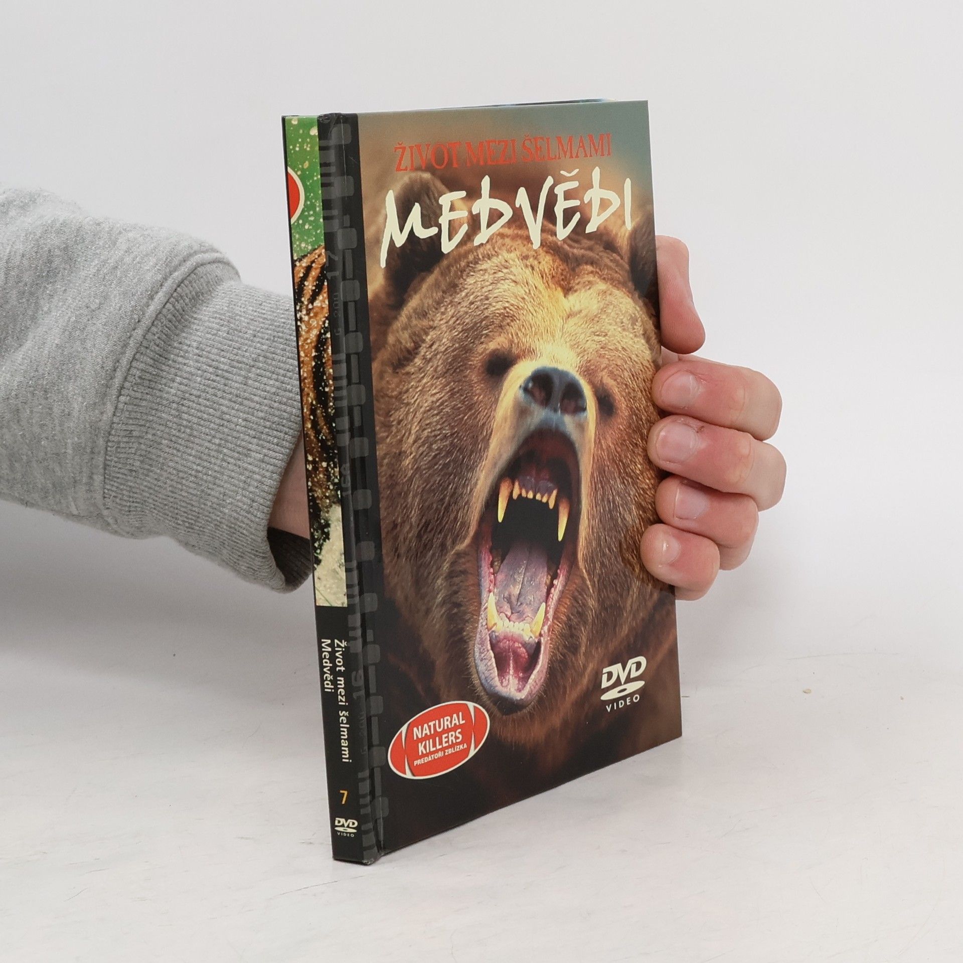 Autorenkollektiv Život mezi šelmami. Medvědi