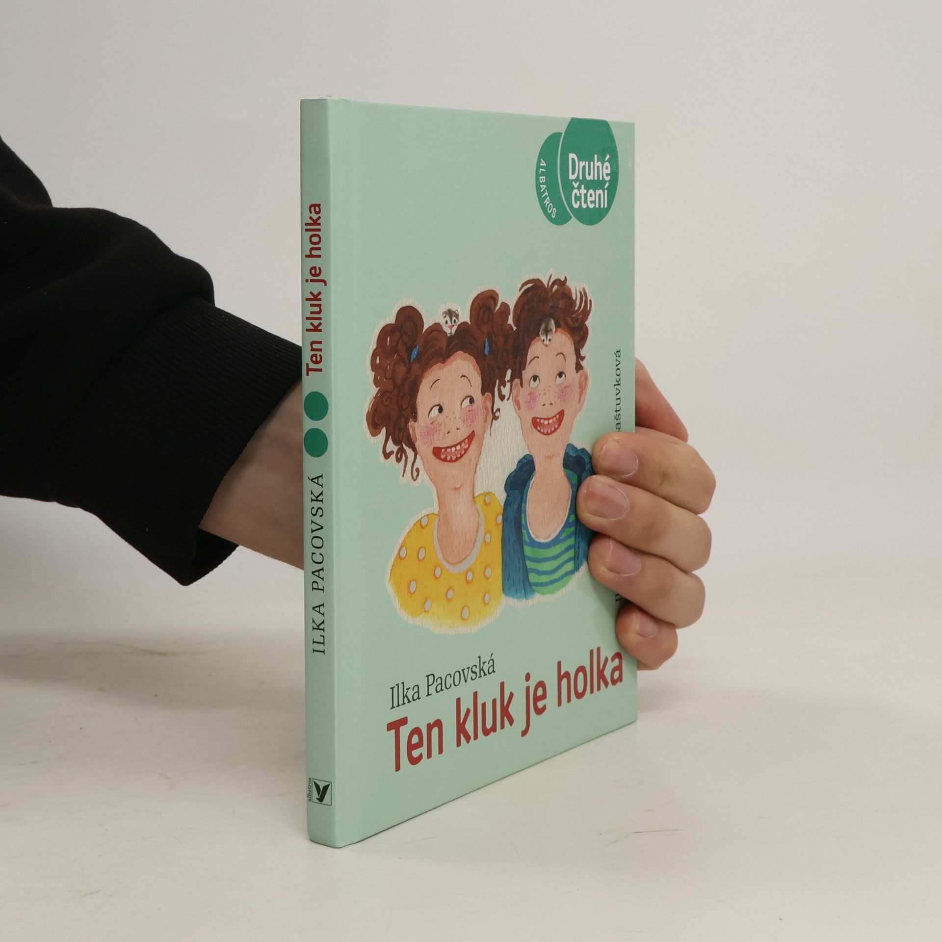 Ilka Pacovská Ten kluk je holka