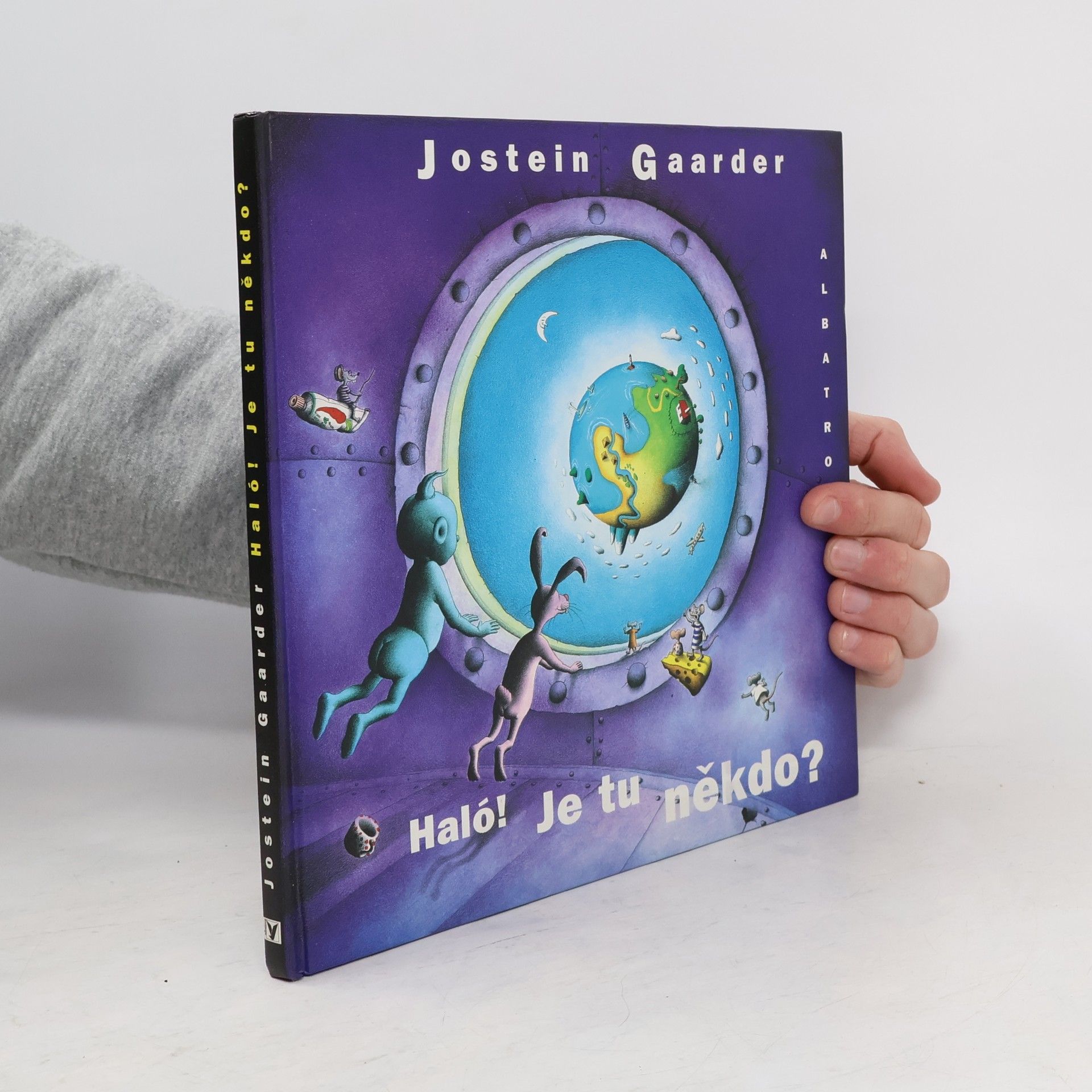 Haló! Je tu někdo?