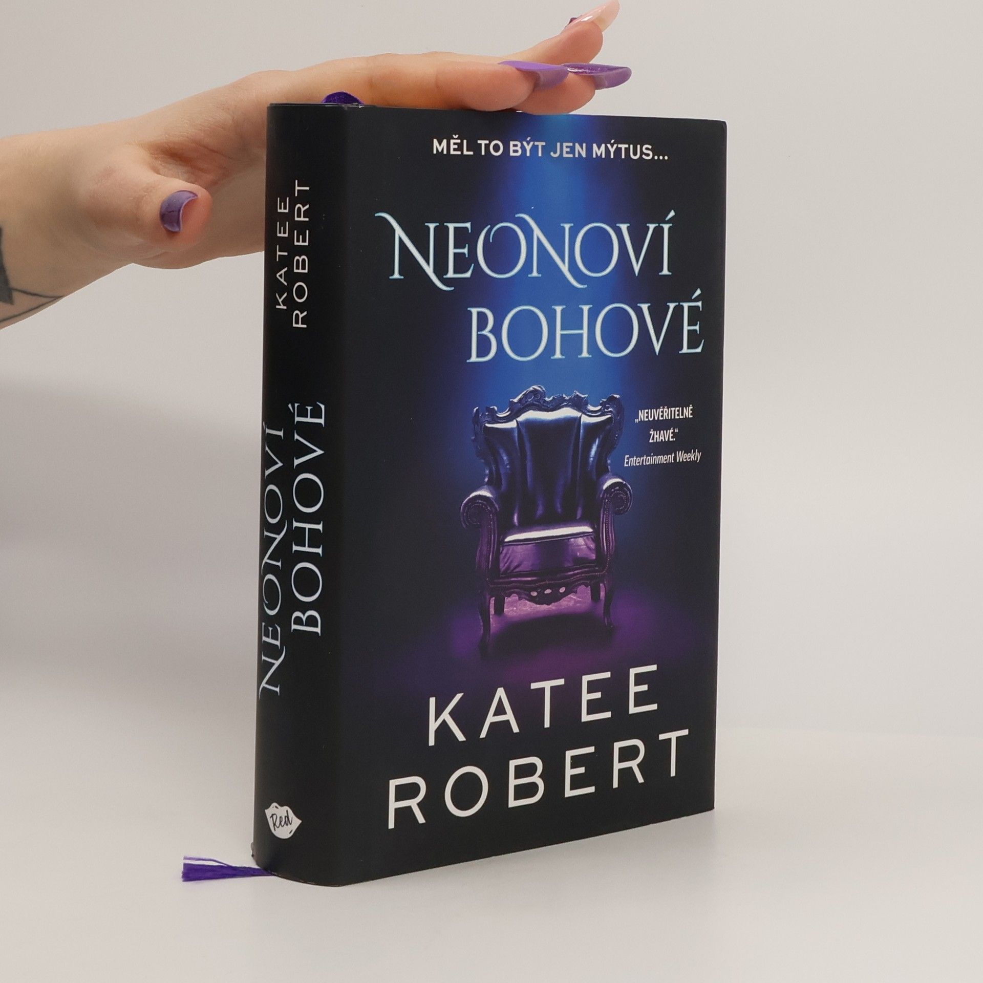 Katee Robert Neonoví bohové