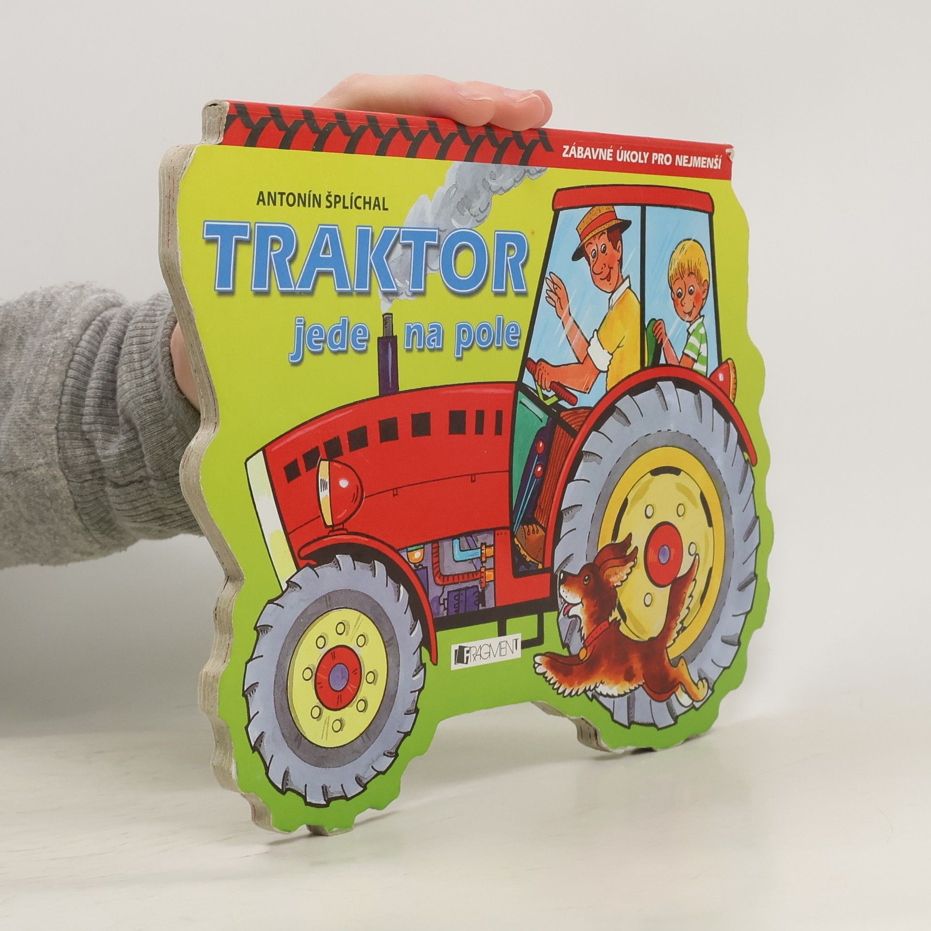 Antonín Šplíchal Traktor jede na pole