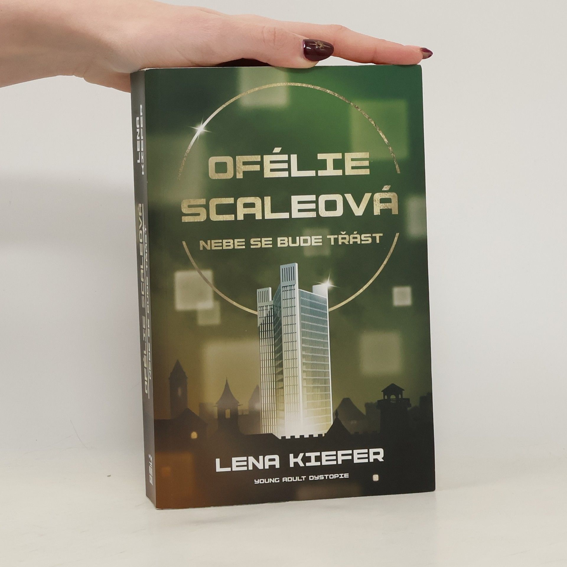 Romana Hájková Ofélie Scaleová: Nebe se bude třást